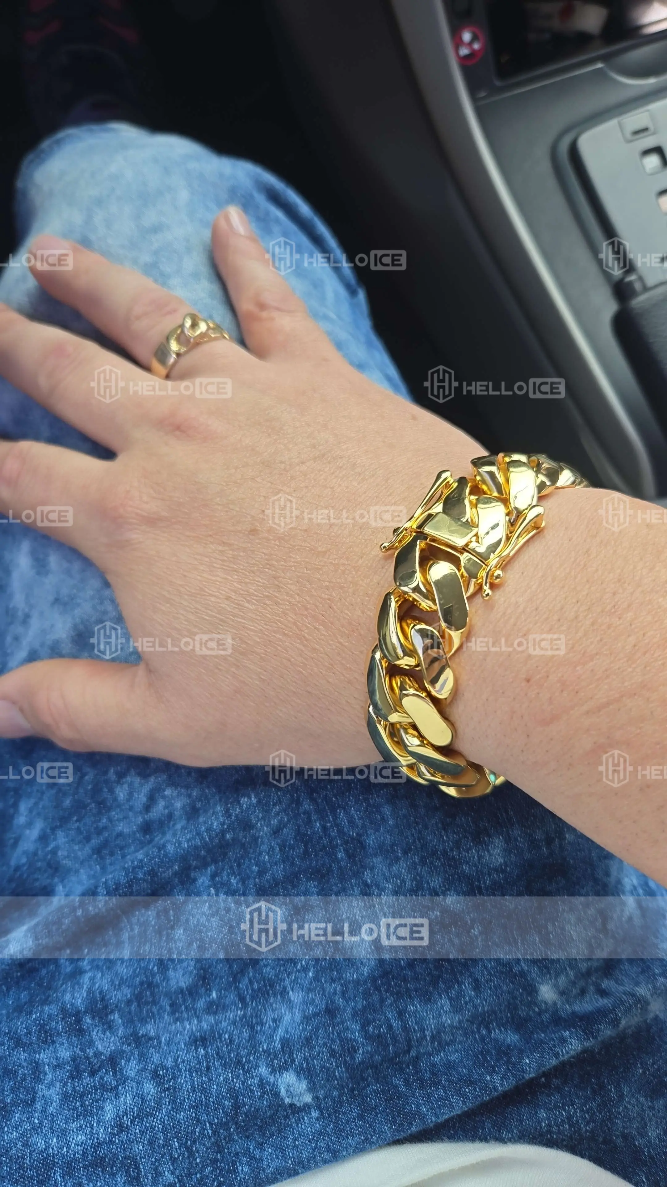 Helloice Review Image