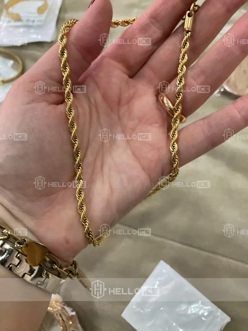 Helloice Review Image