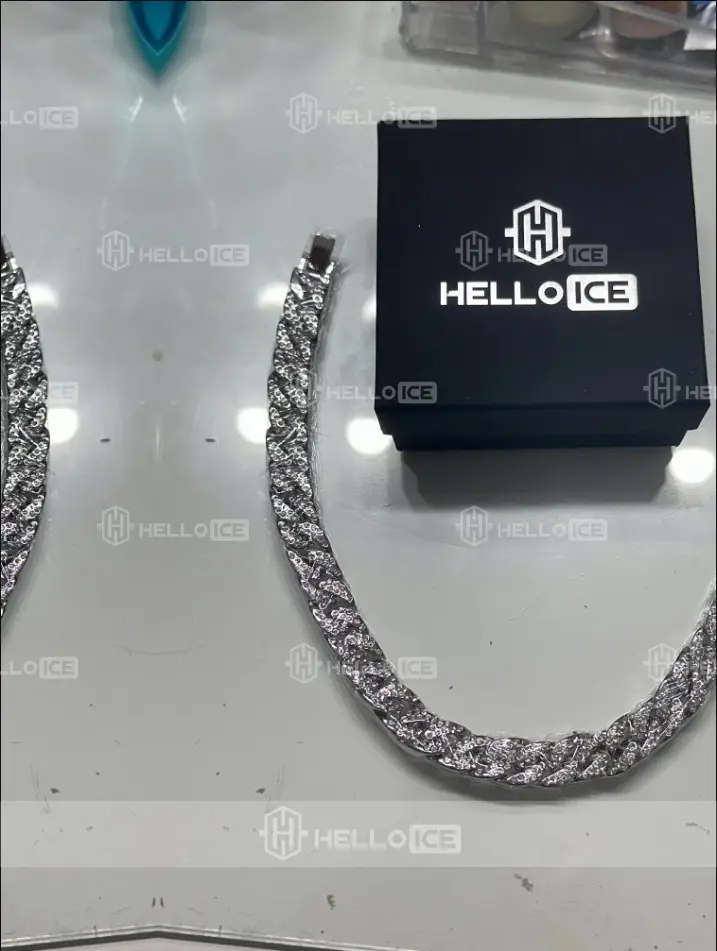 Helloice Review Image