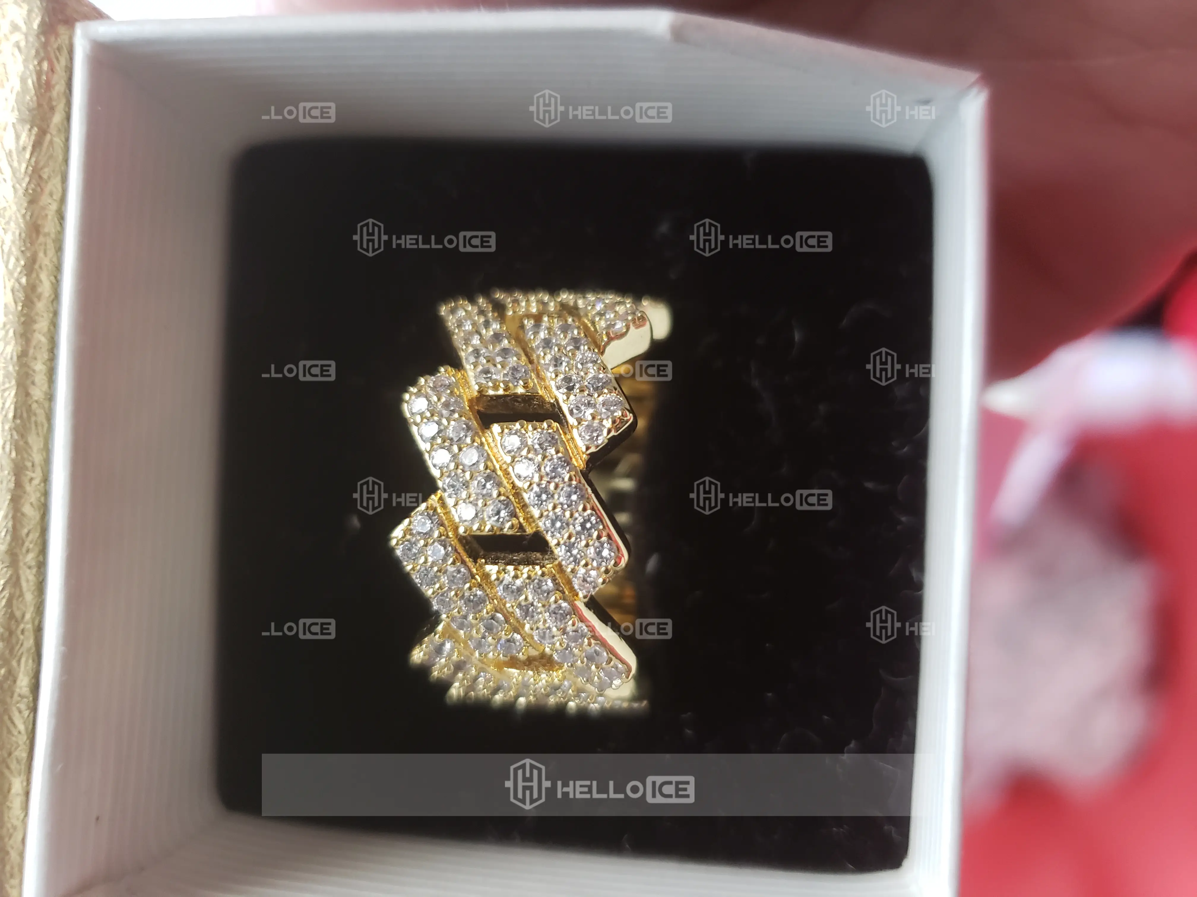 Helloice Review Image