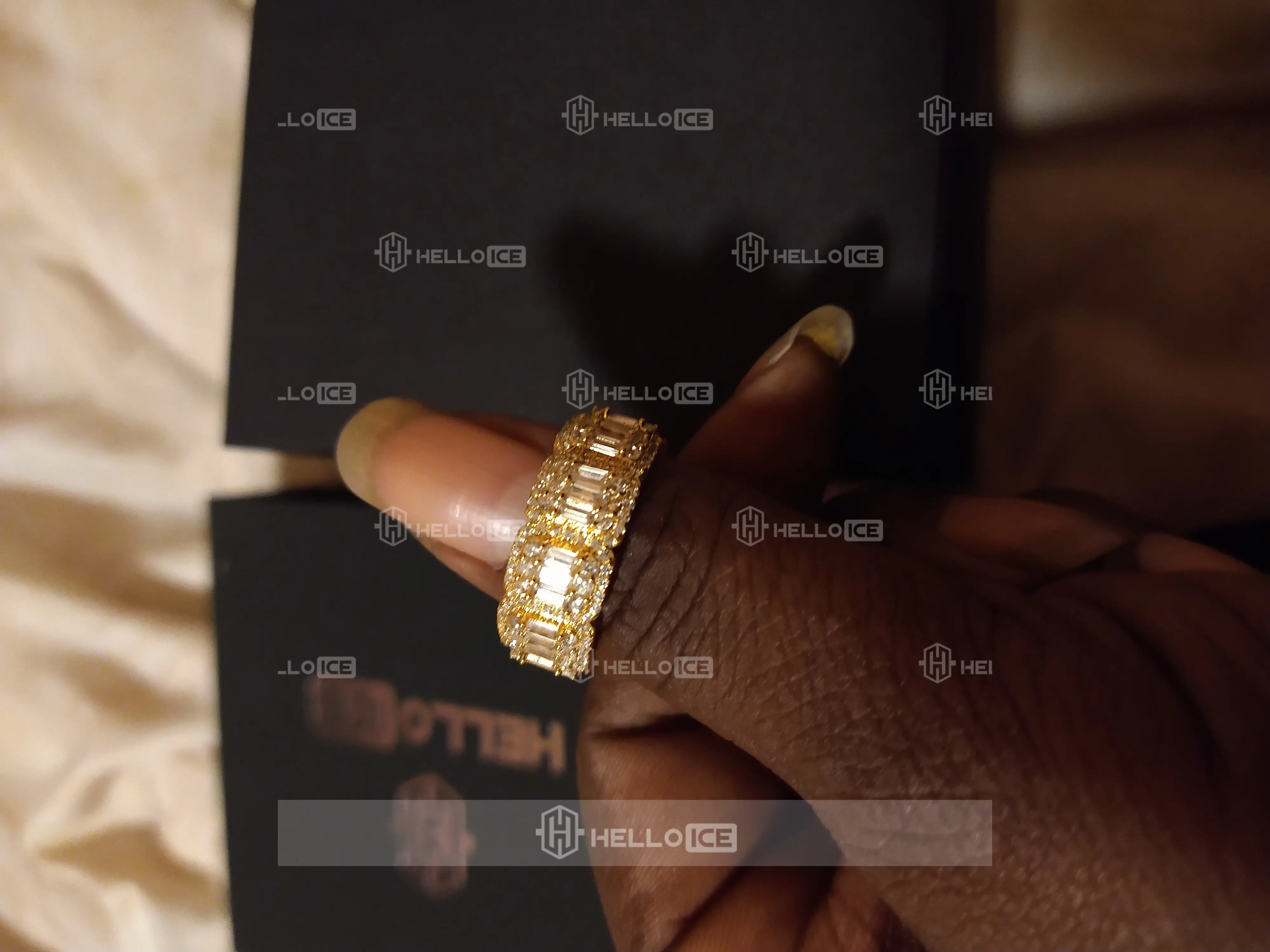 Helloice Review Image