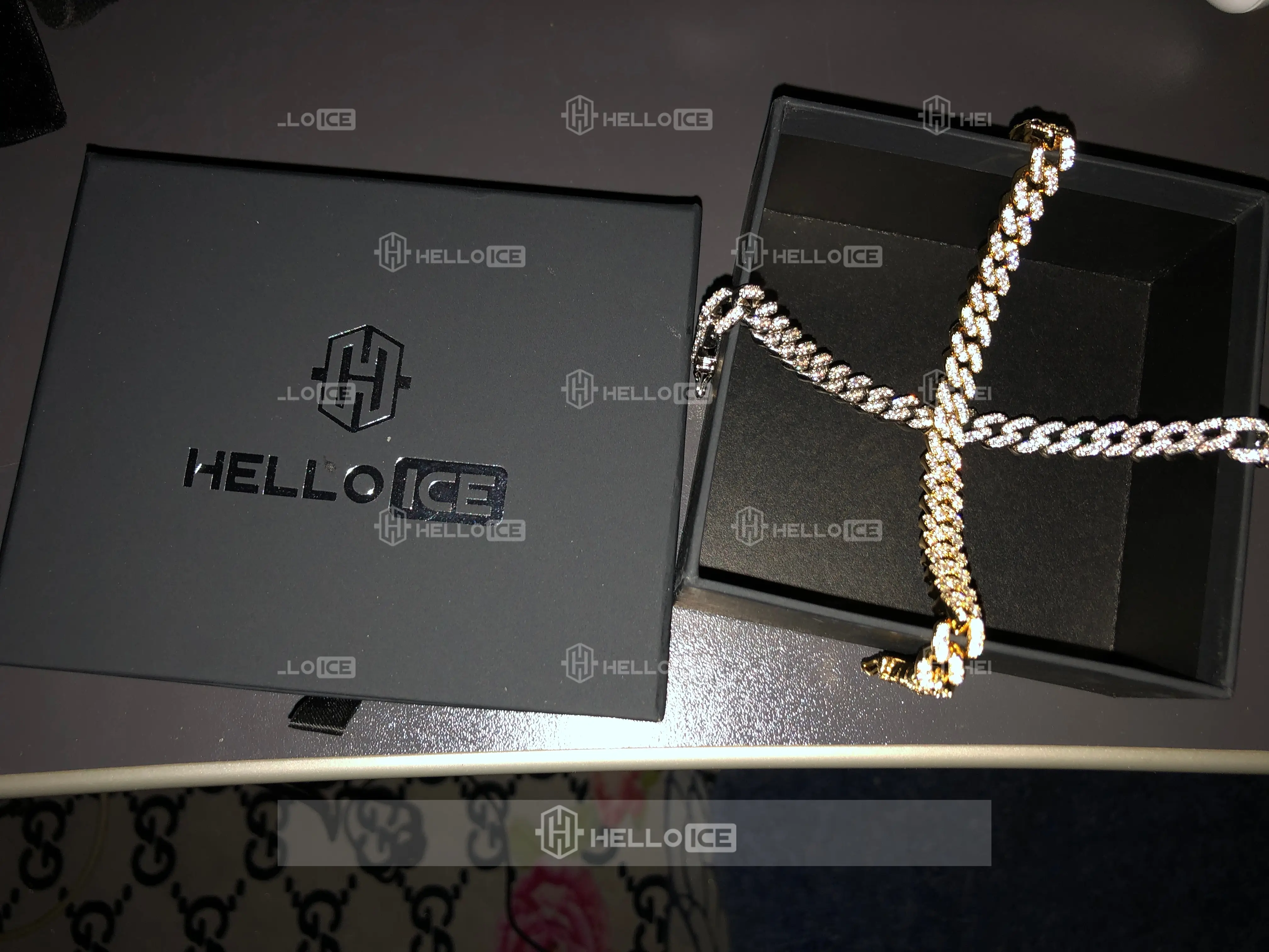 Helloice Review Image