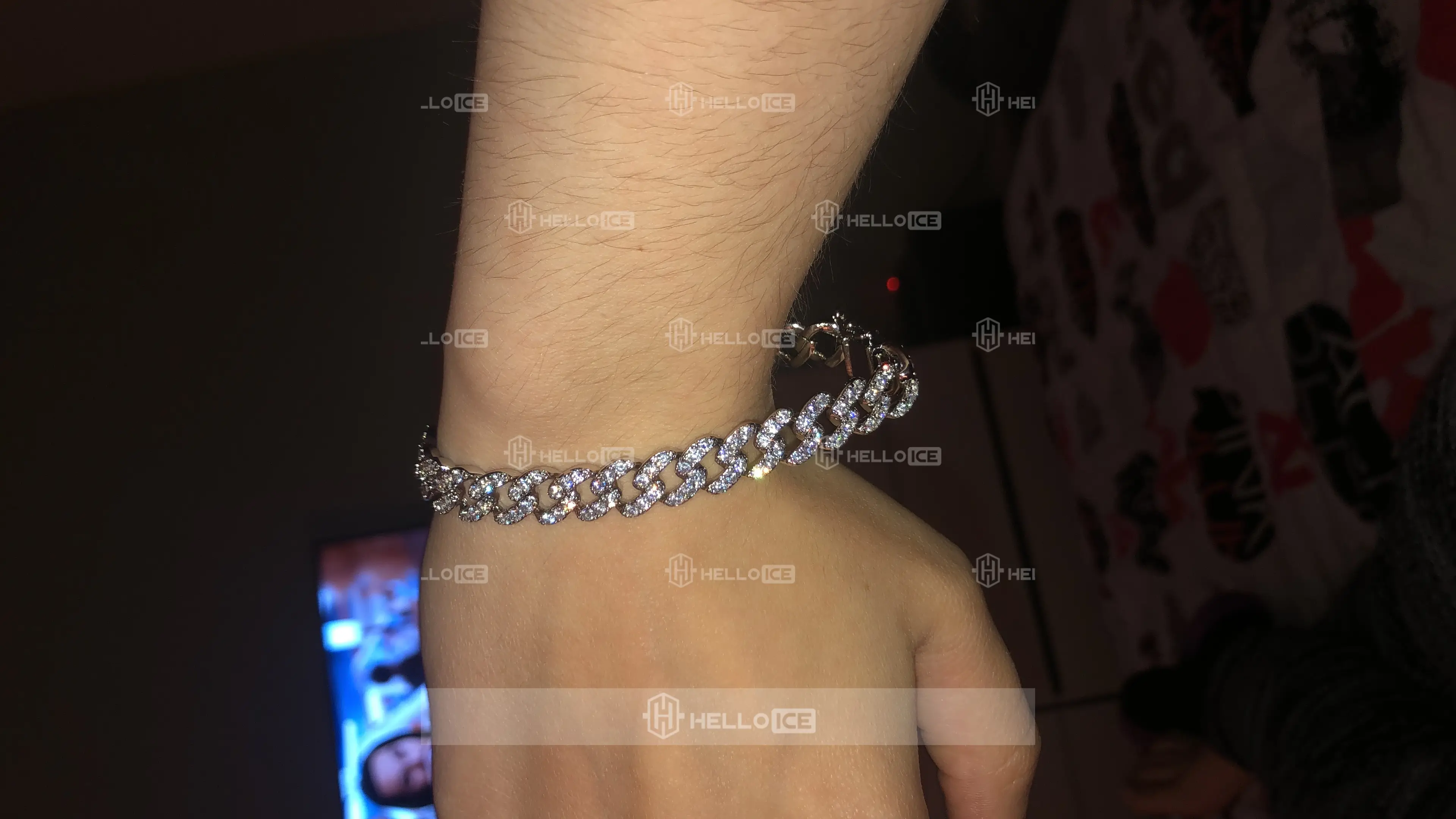 Helloice Review Image