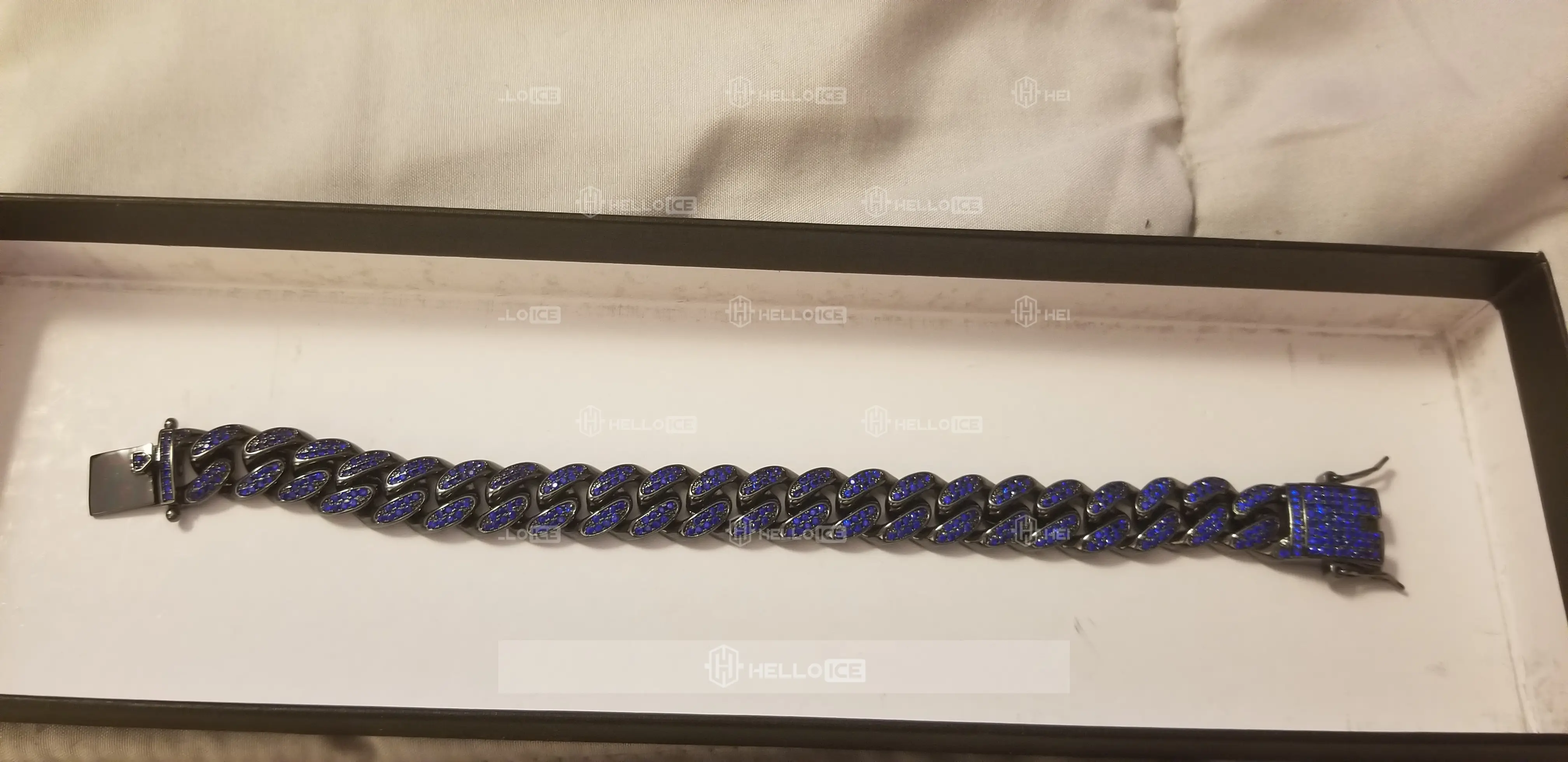 Helloice Review Image
