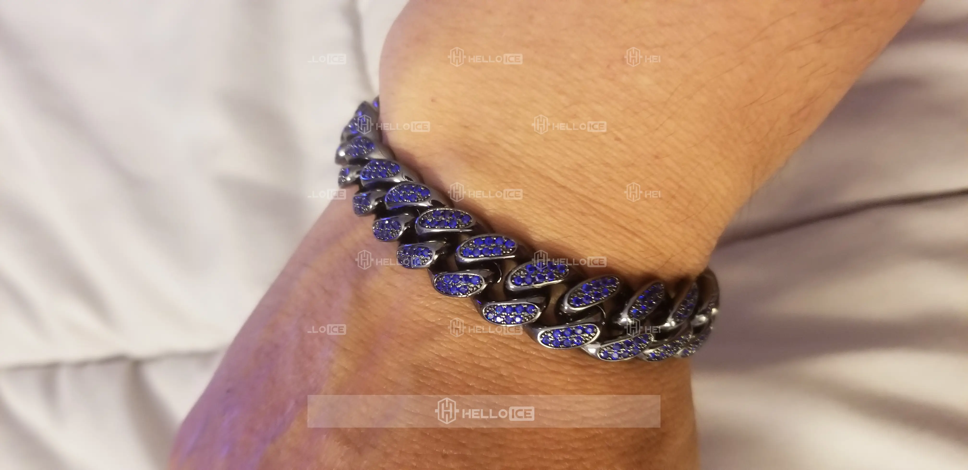 Helloice Review Image