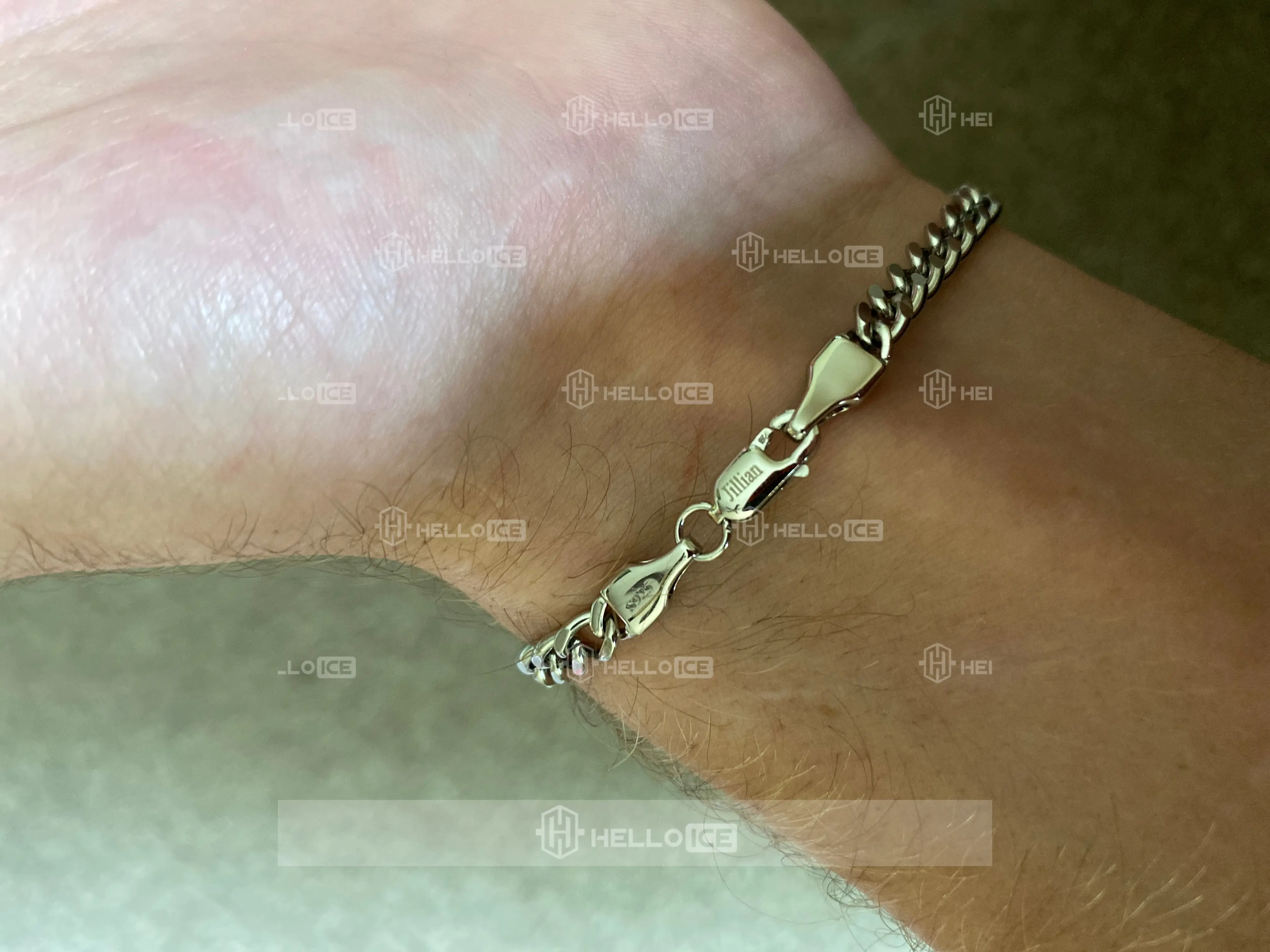 Helloice Review Image