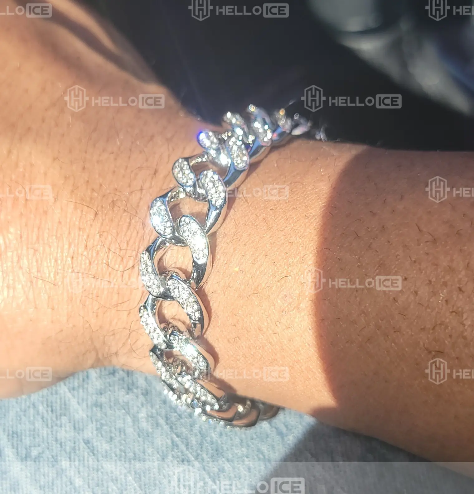 Helloice Review Image