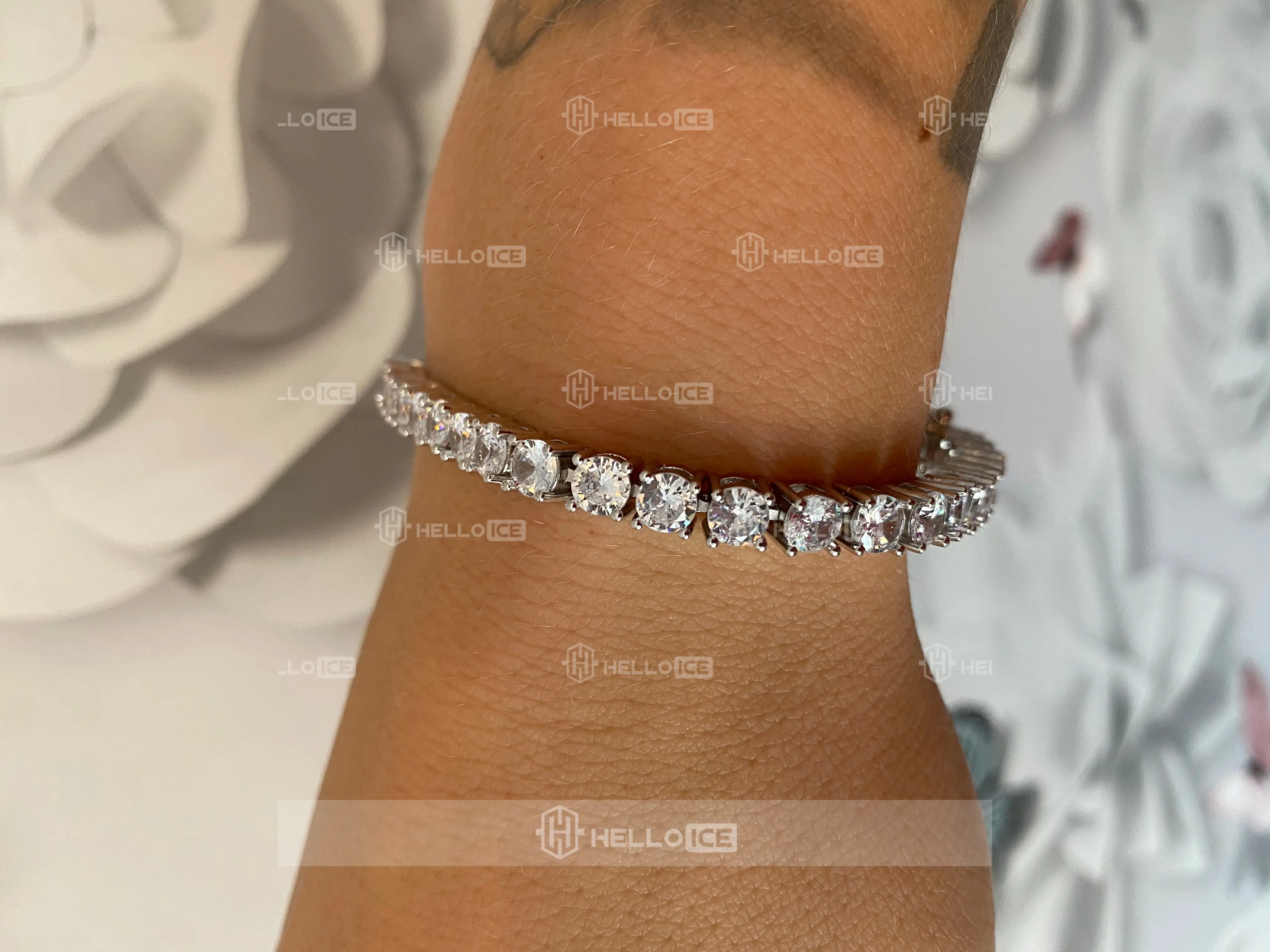 Helloice Review Image