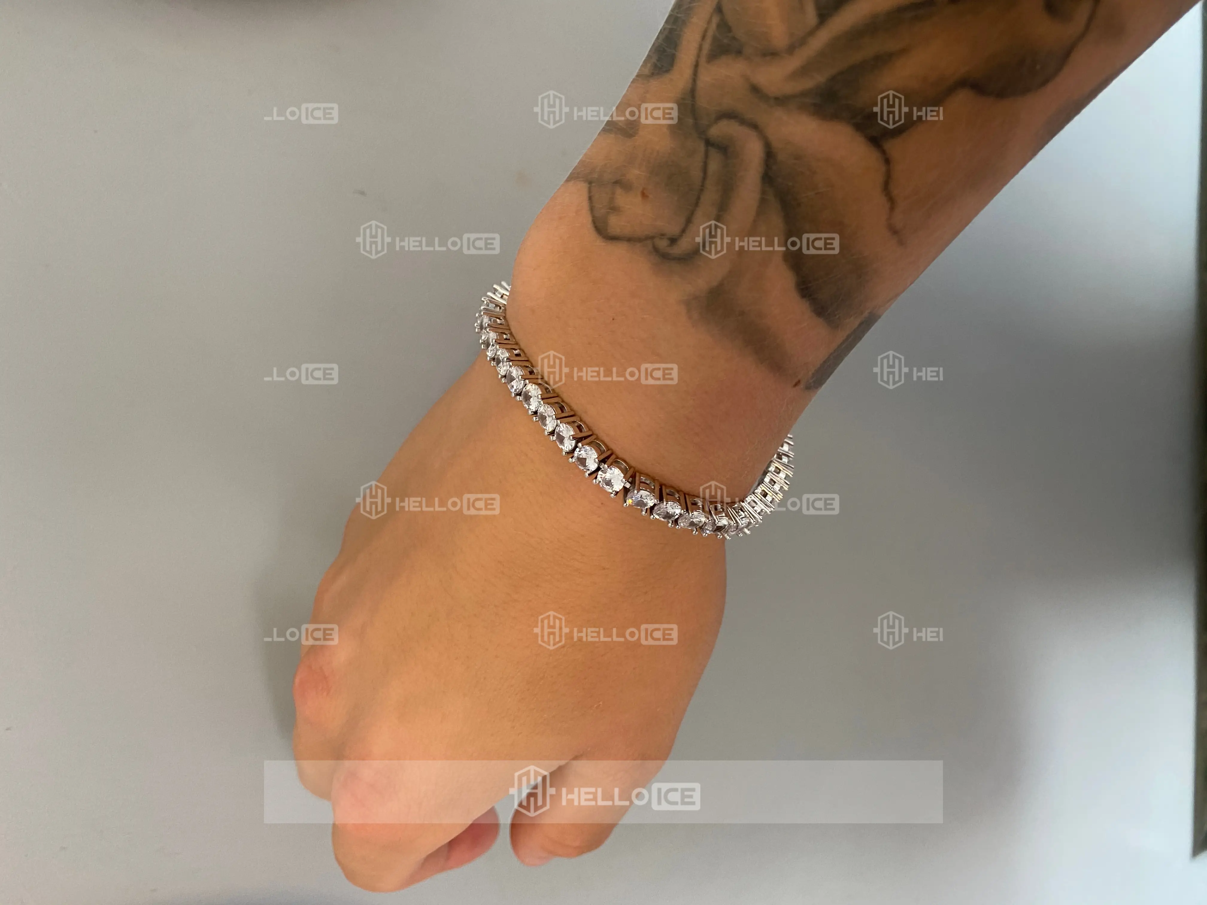 Helloice Review Image