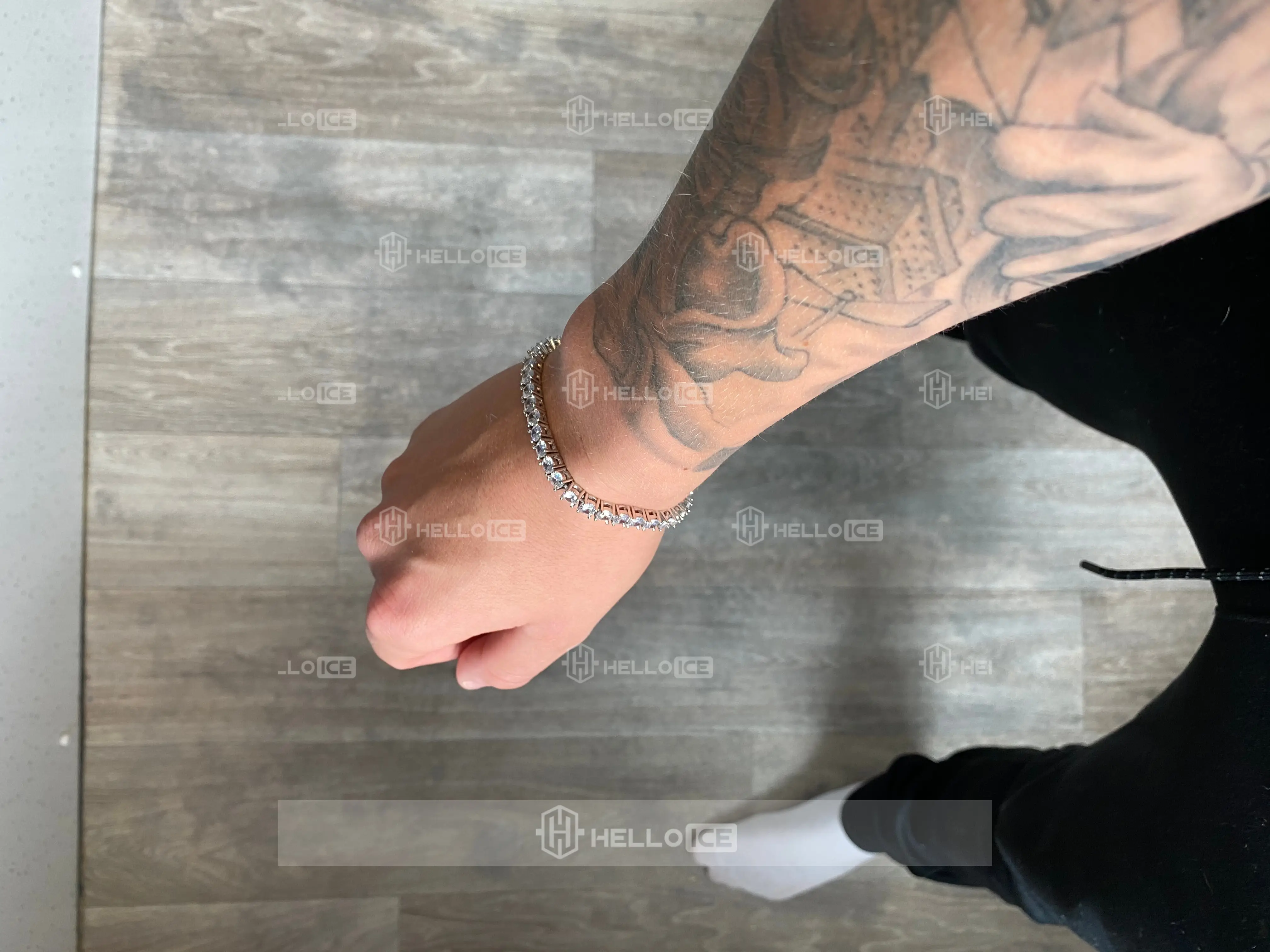 Helloice Review Image