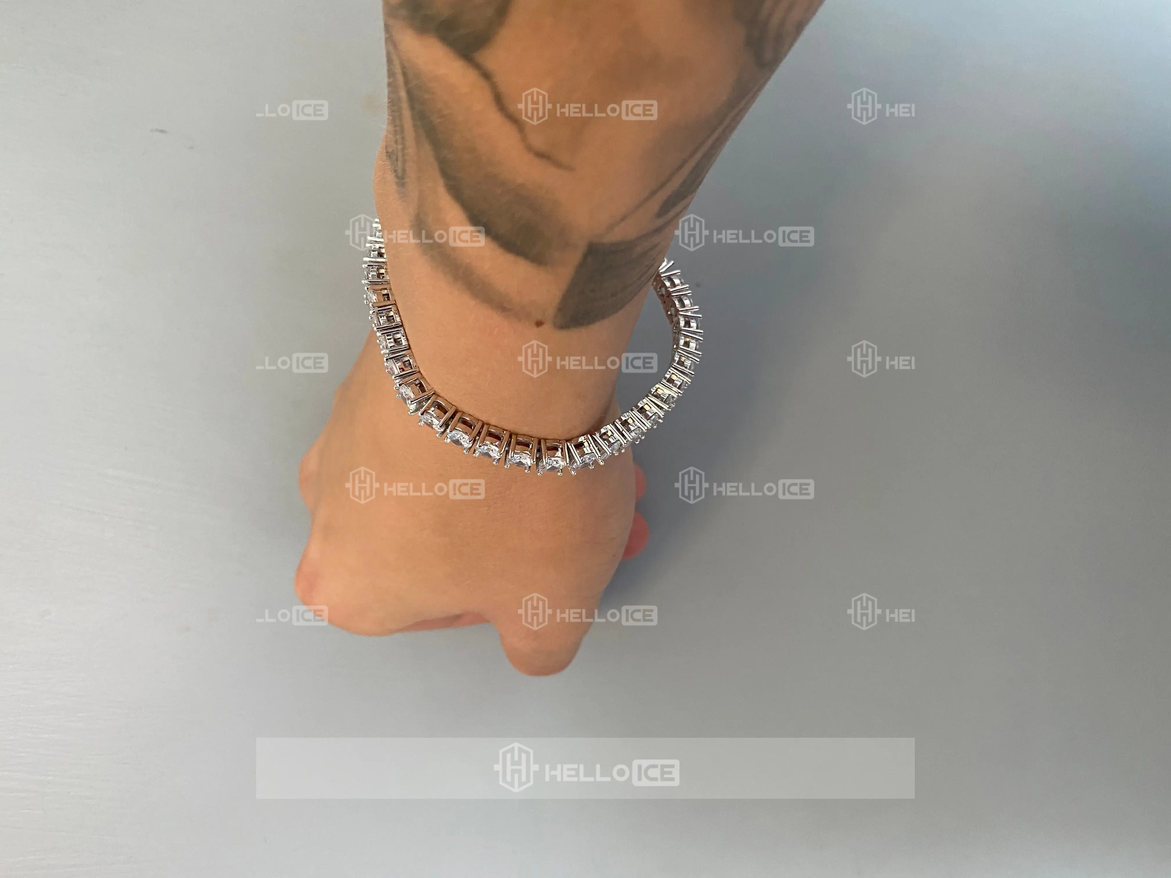 Helloice Review Image