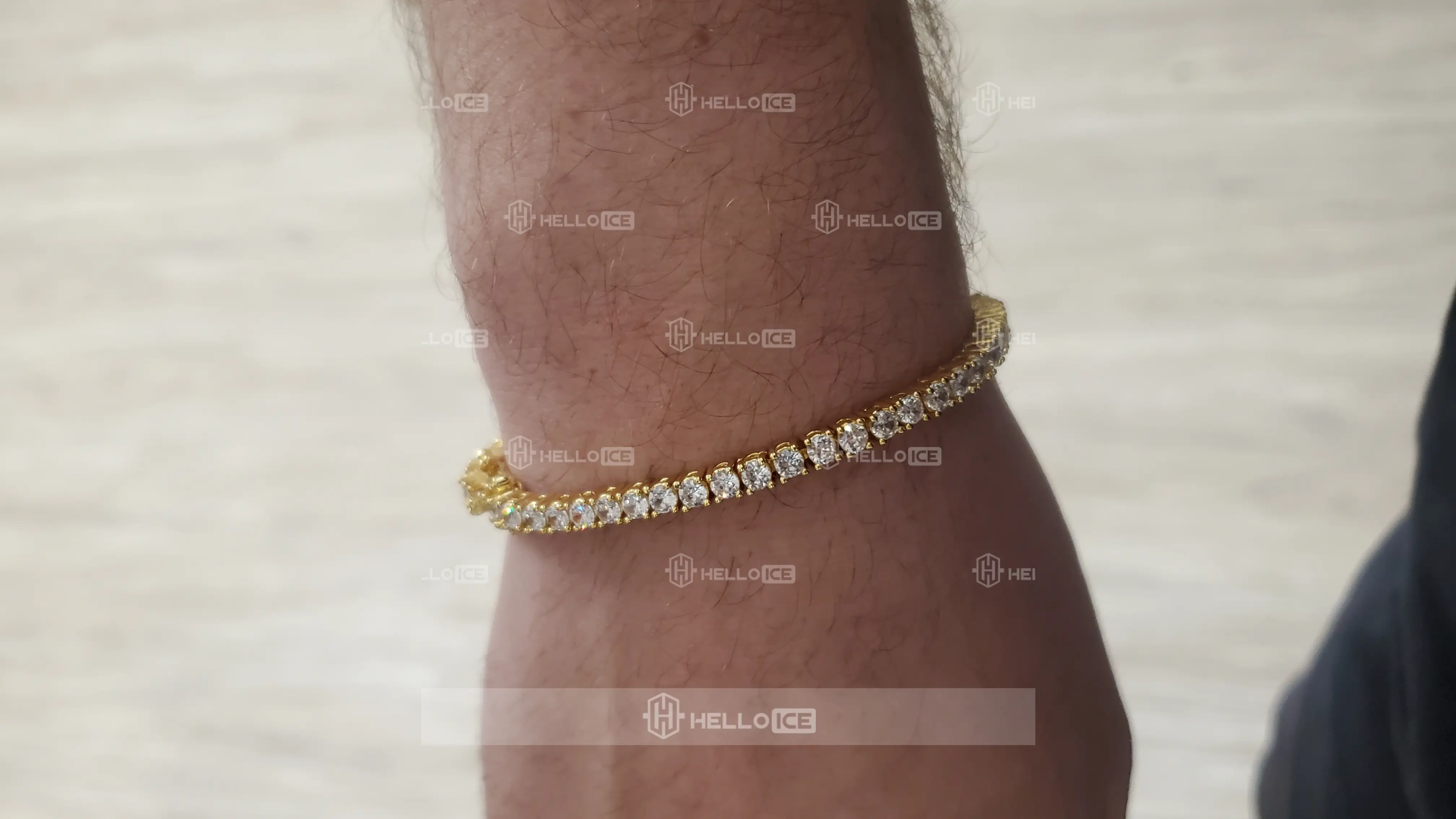 Helloice Review Image