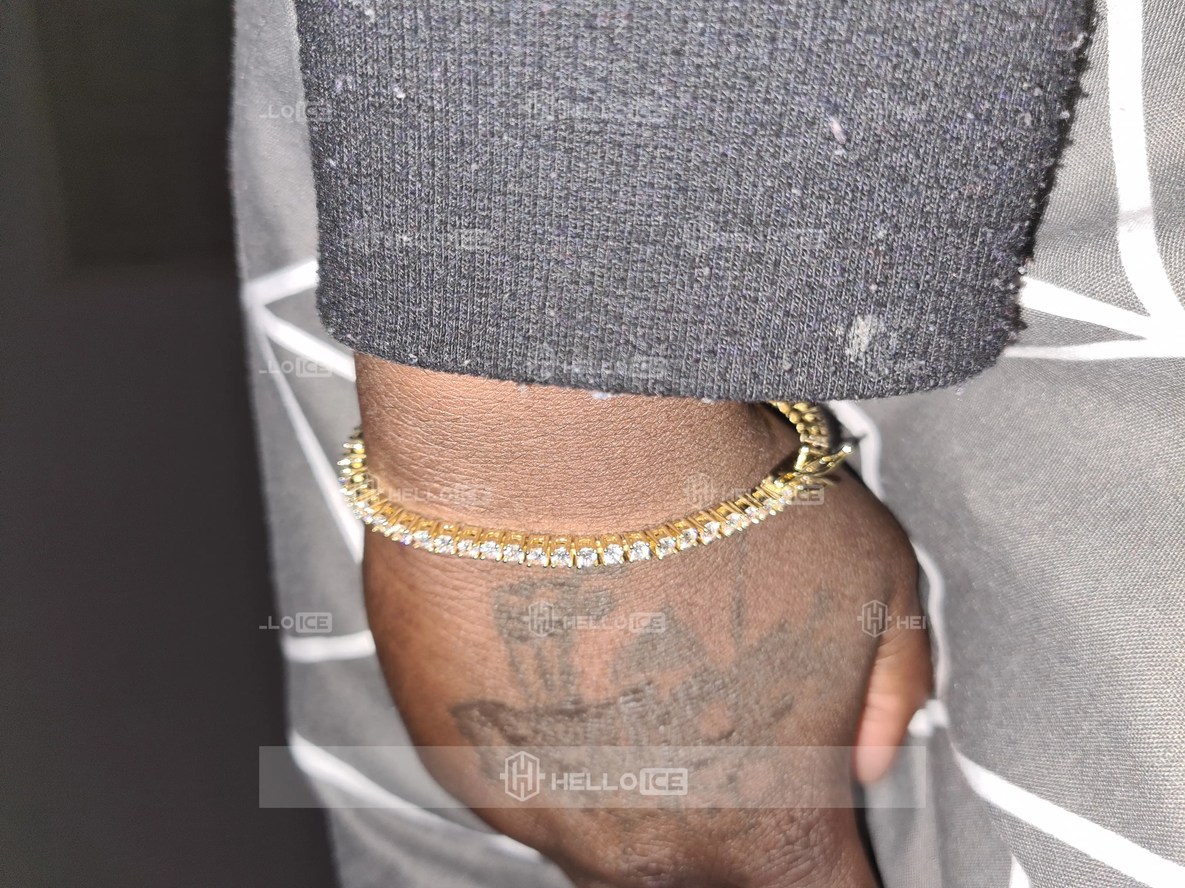 Helloice Review Image