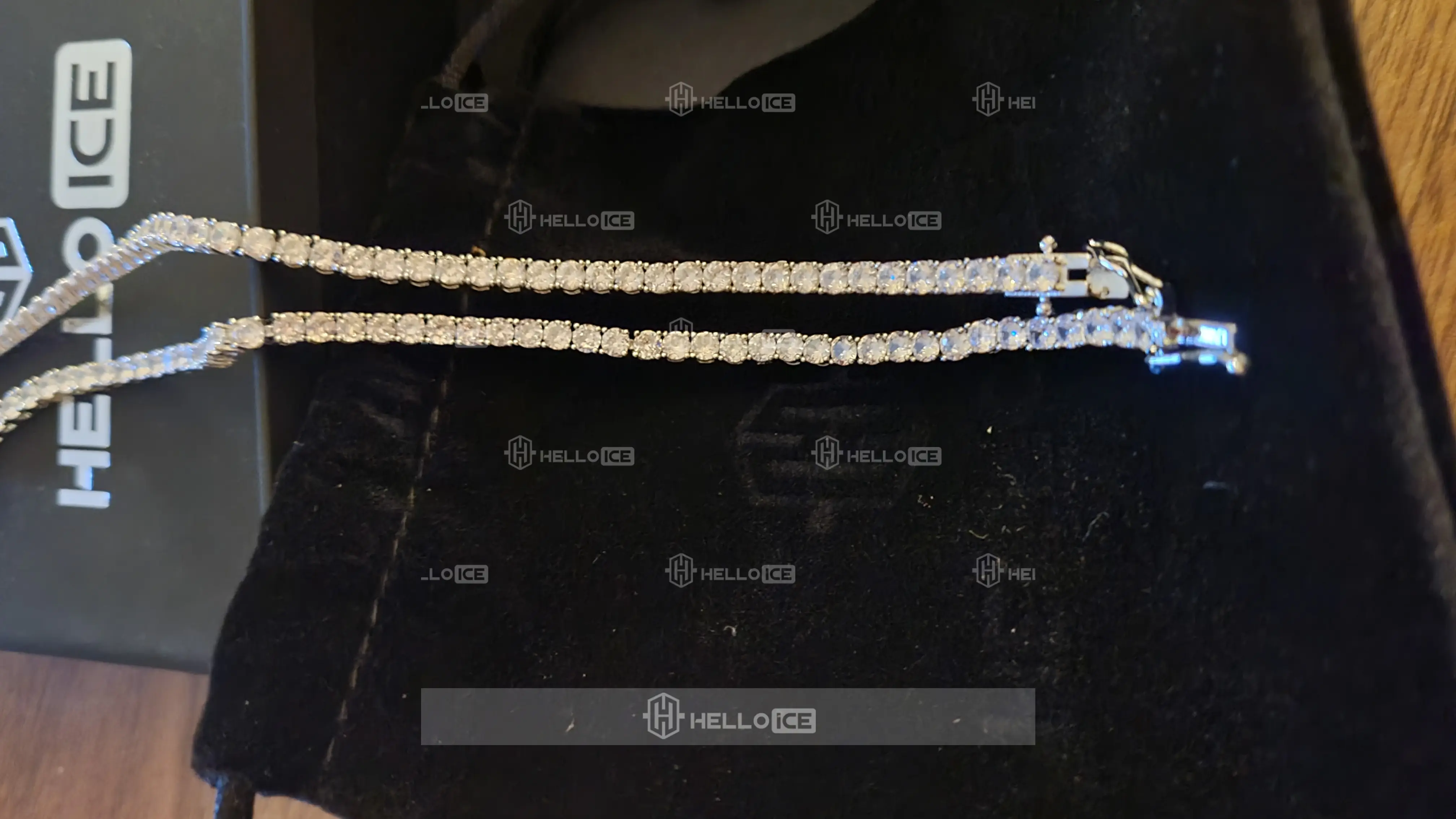 Helloice Review Image