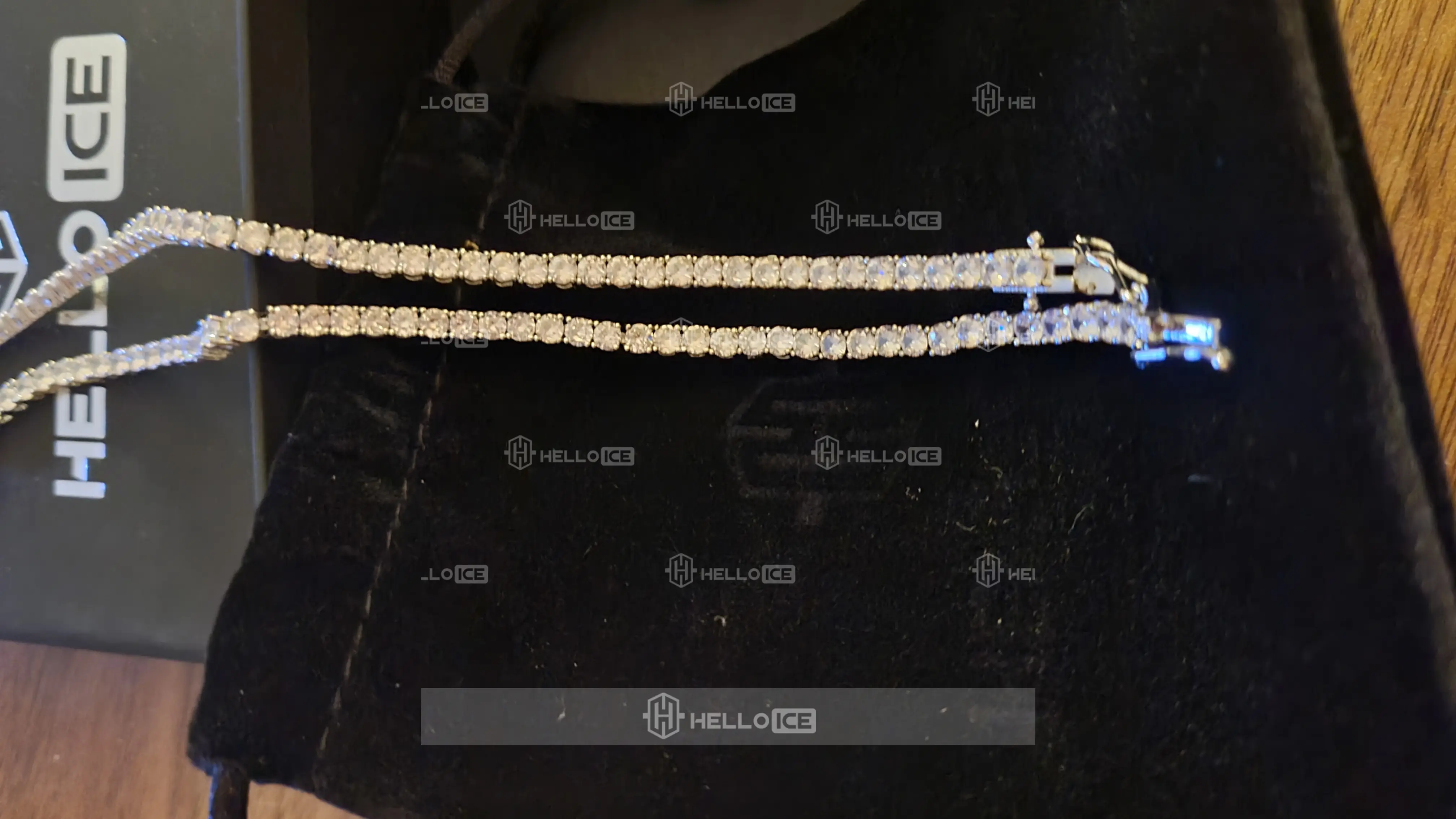 Helloice Review Image