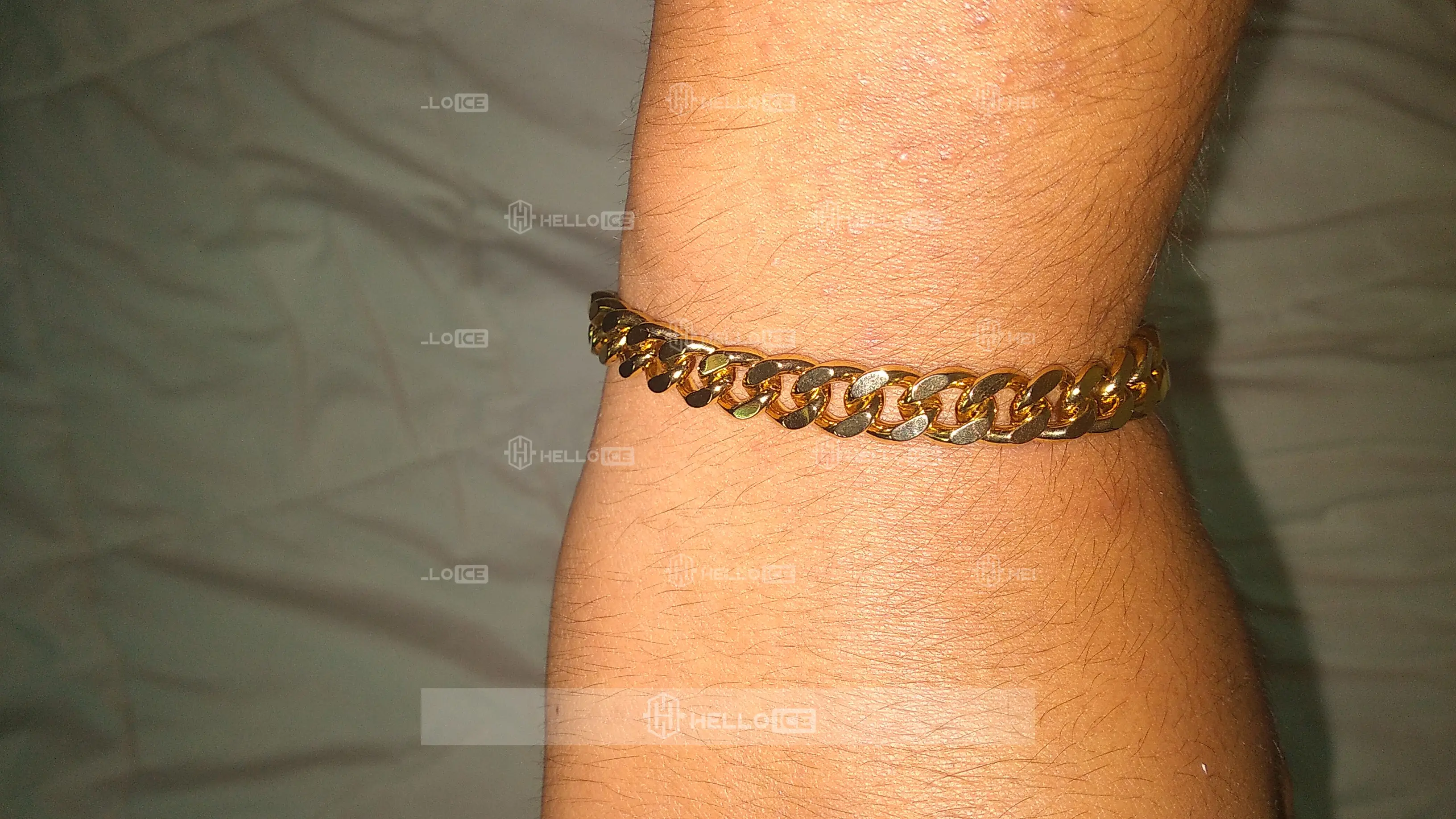 Helloice Review Image