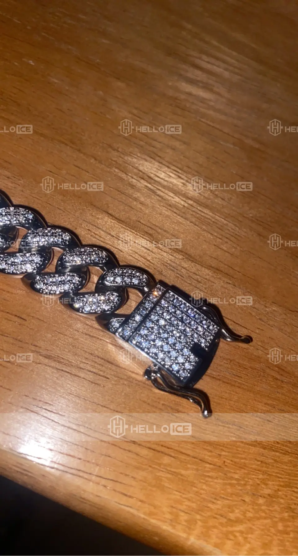 Helloice Review Image