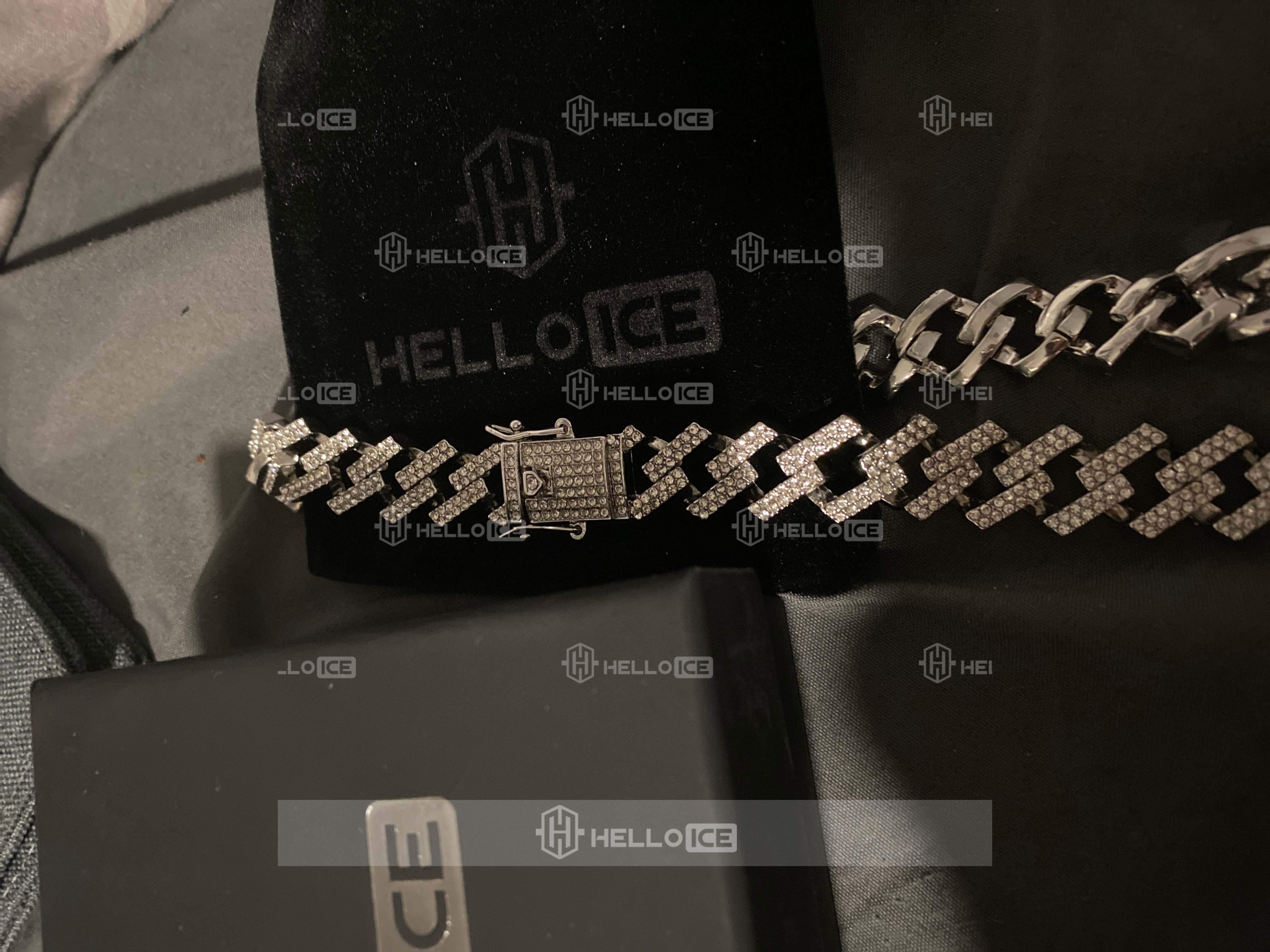 Helloice Review Image