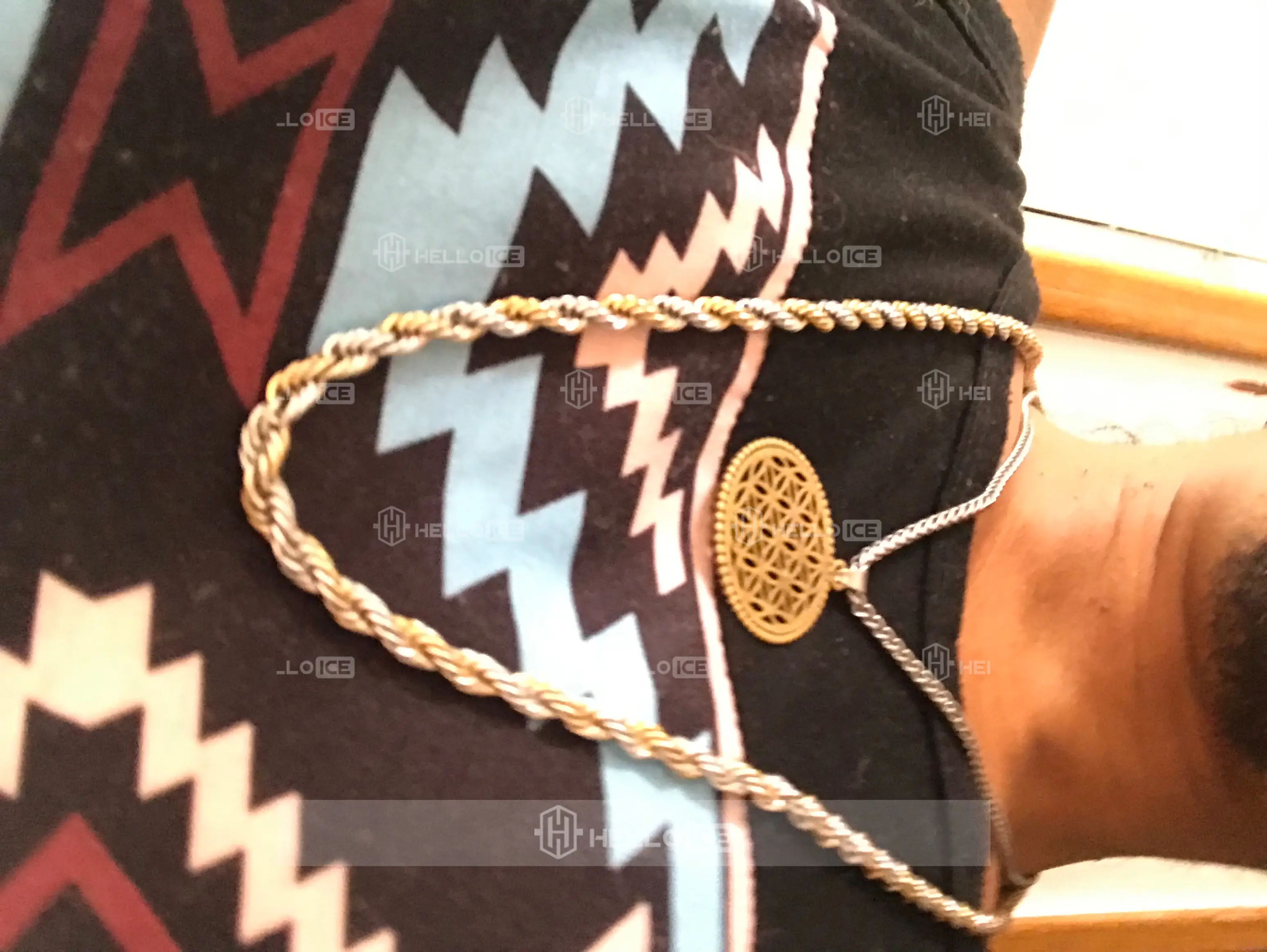 Helloice Review Image