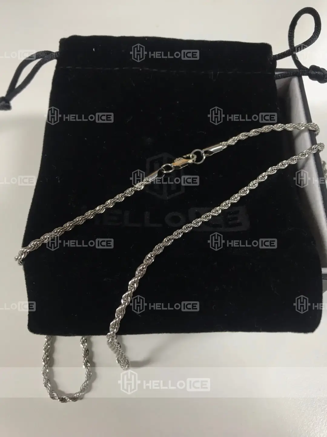 Helloice Review Image