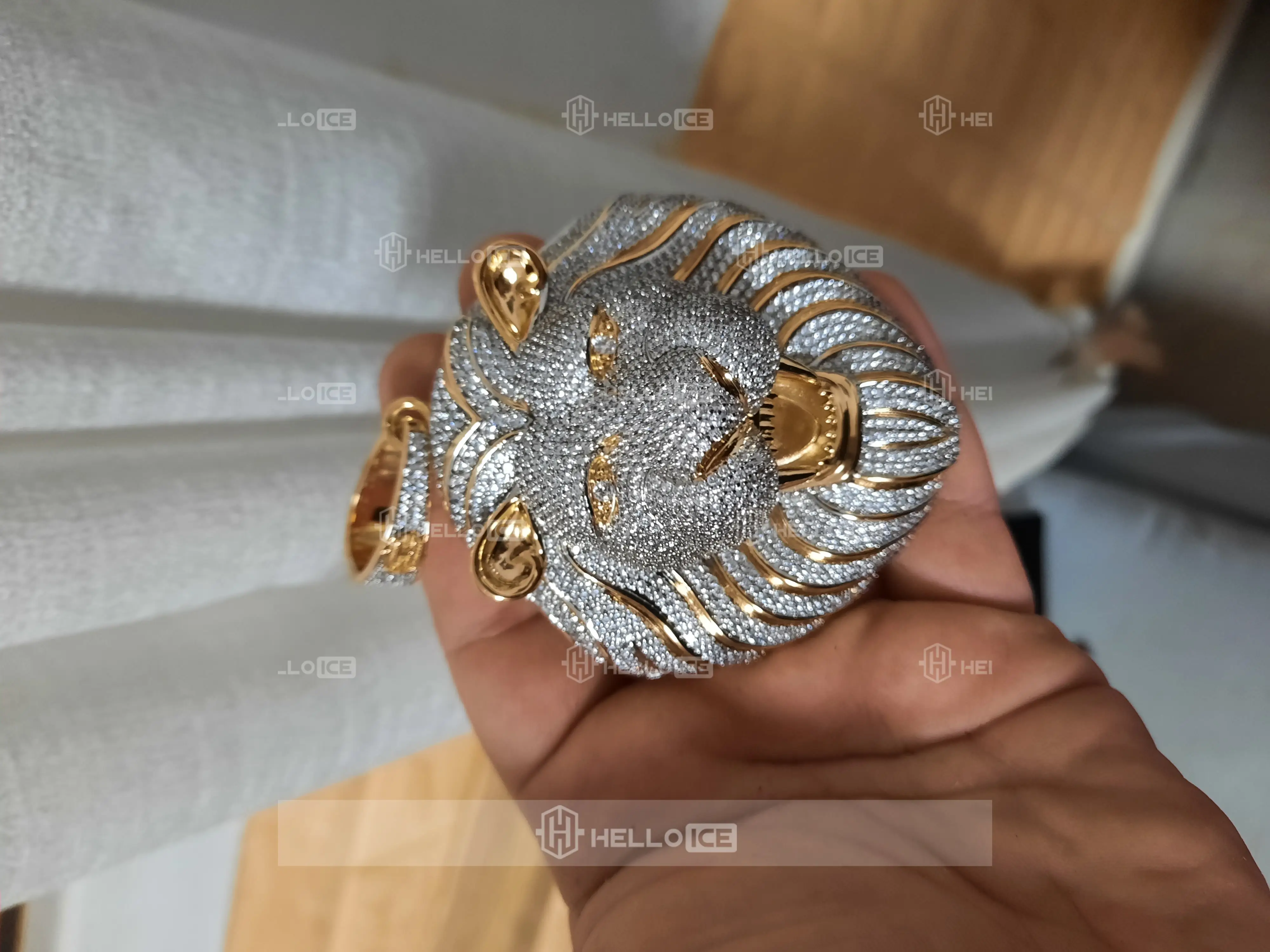 Helloice Review Image