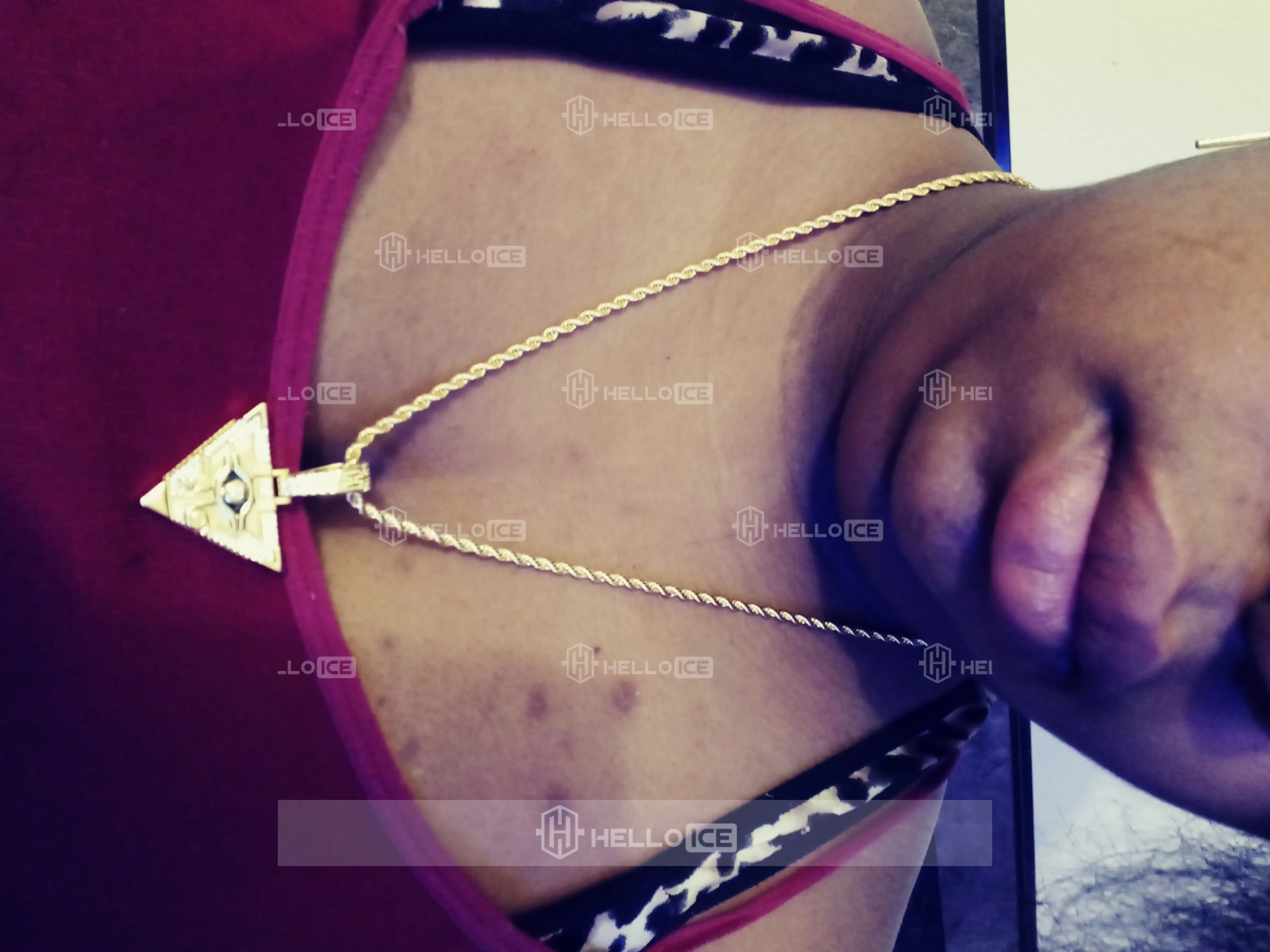 Helloice Review Image