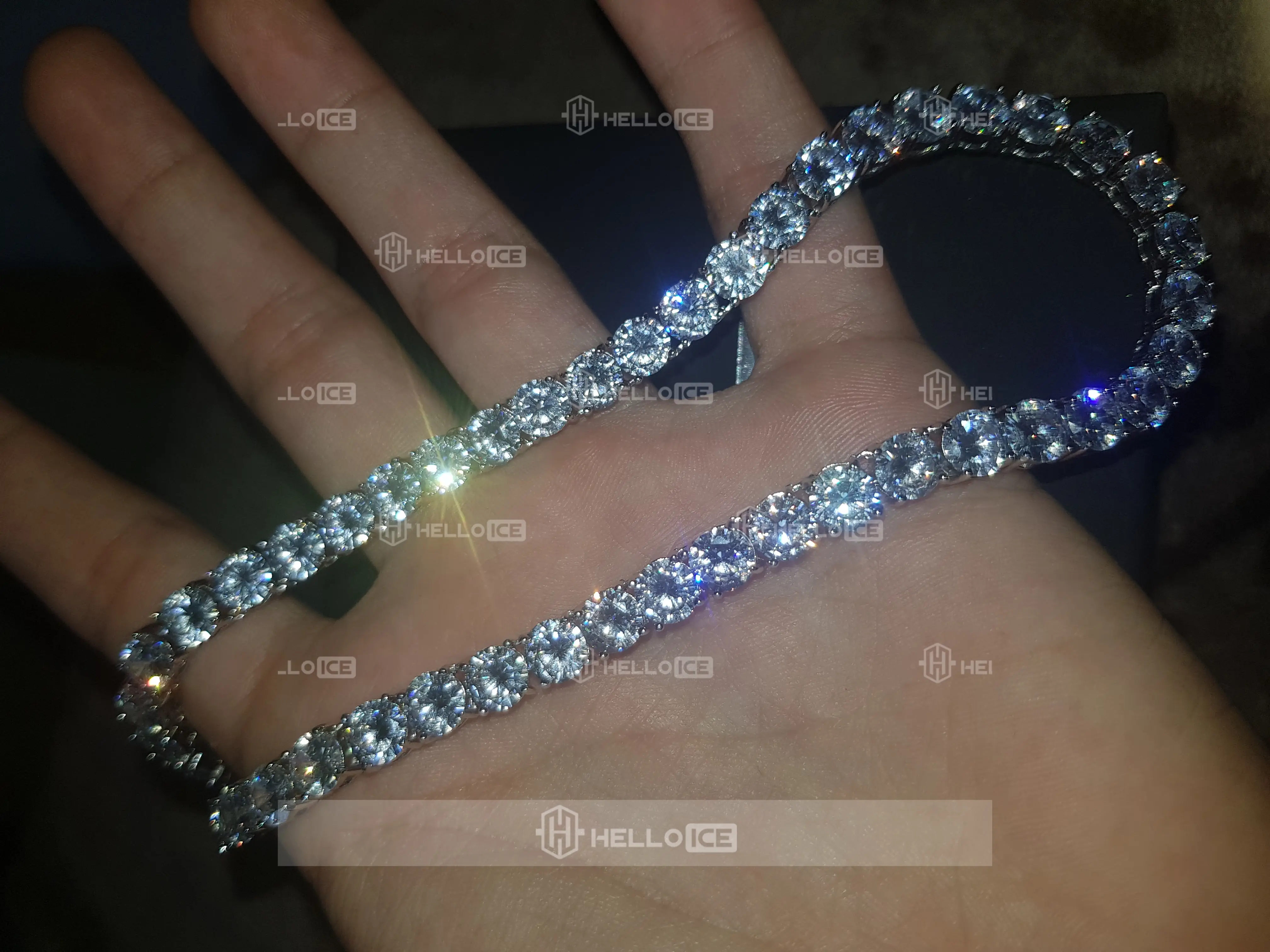 Helloice Review Image