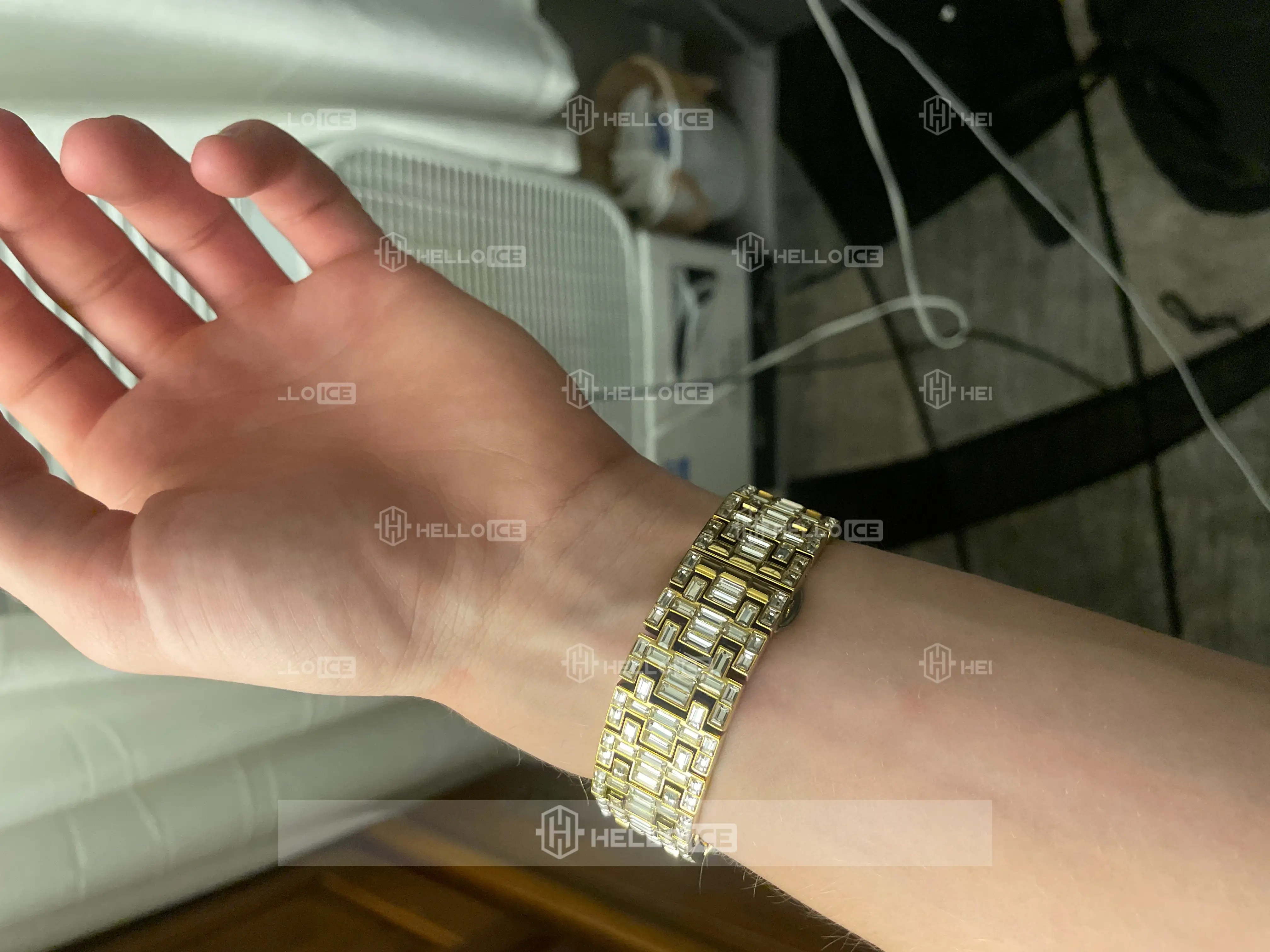 Helloice Review Image