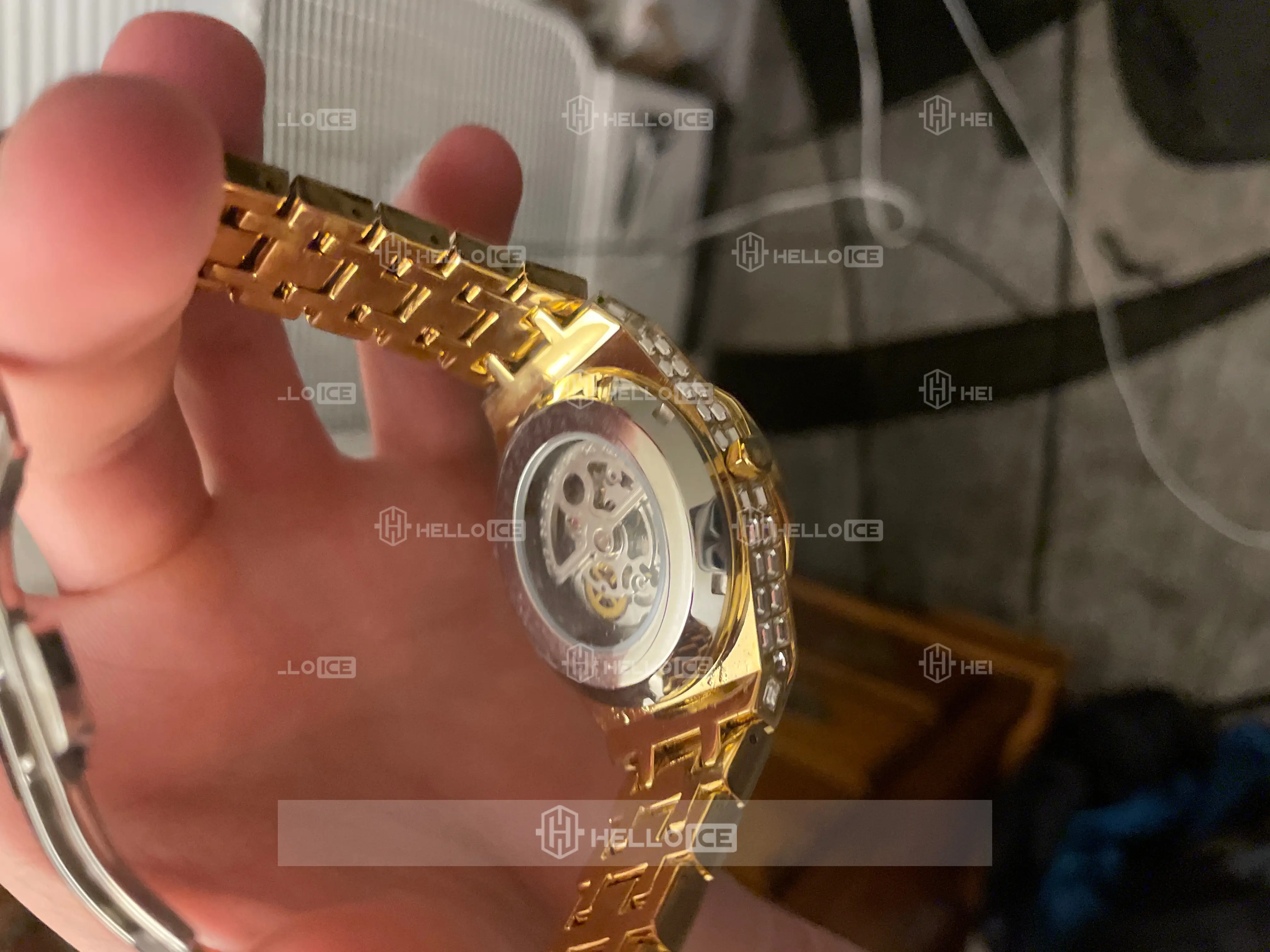 Helloice Review Image