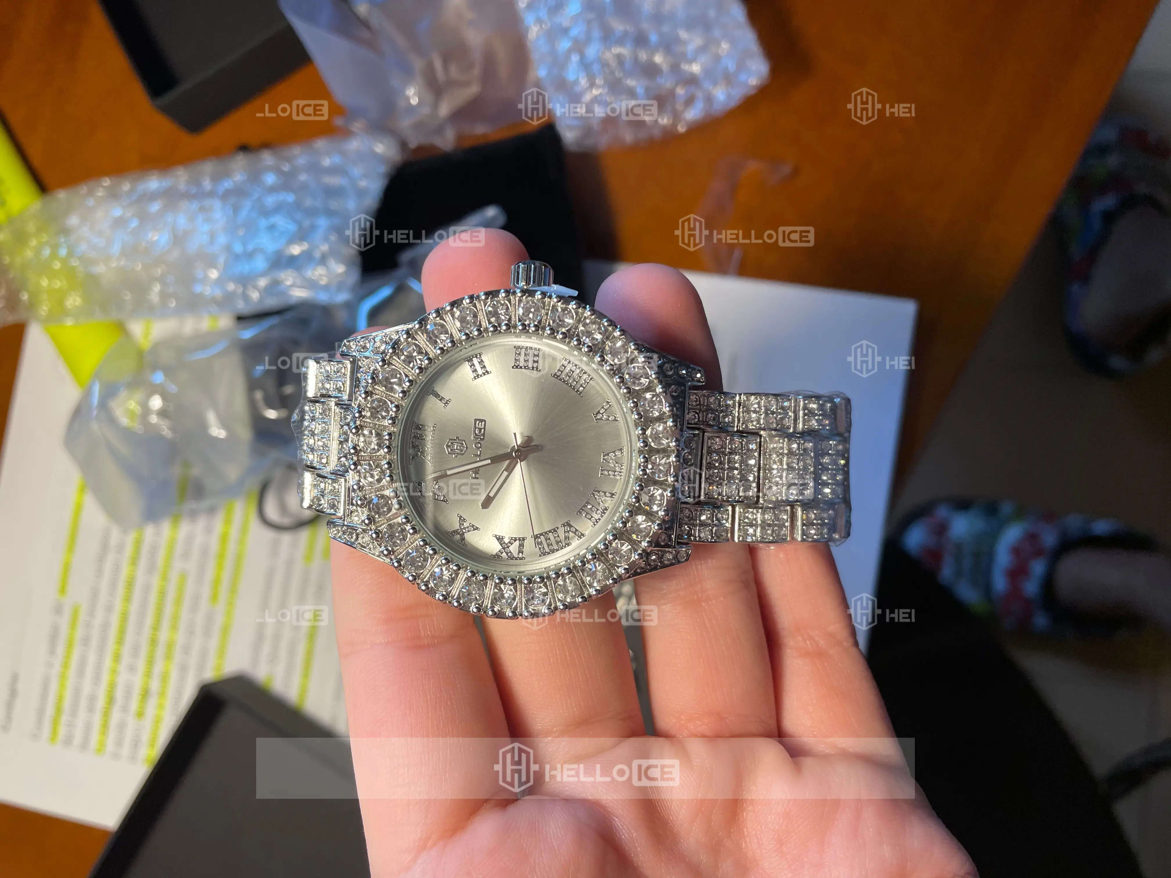 Helloice Review Image