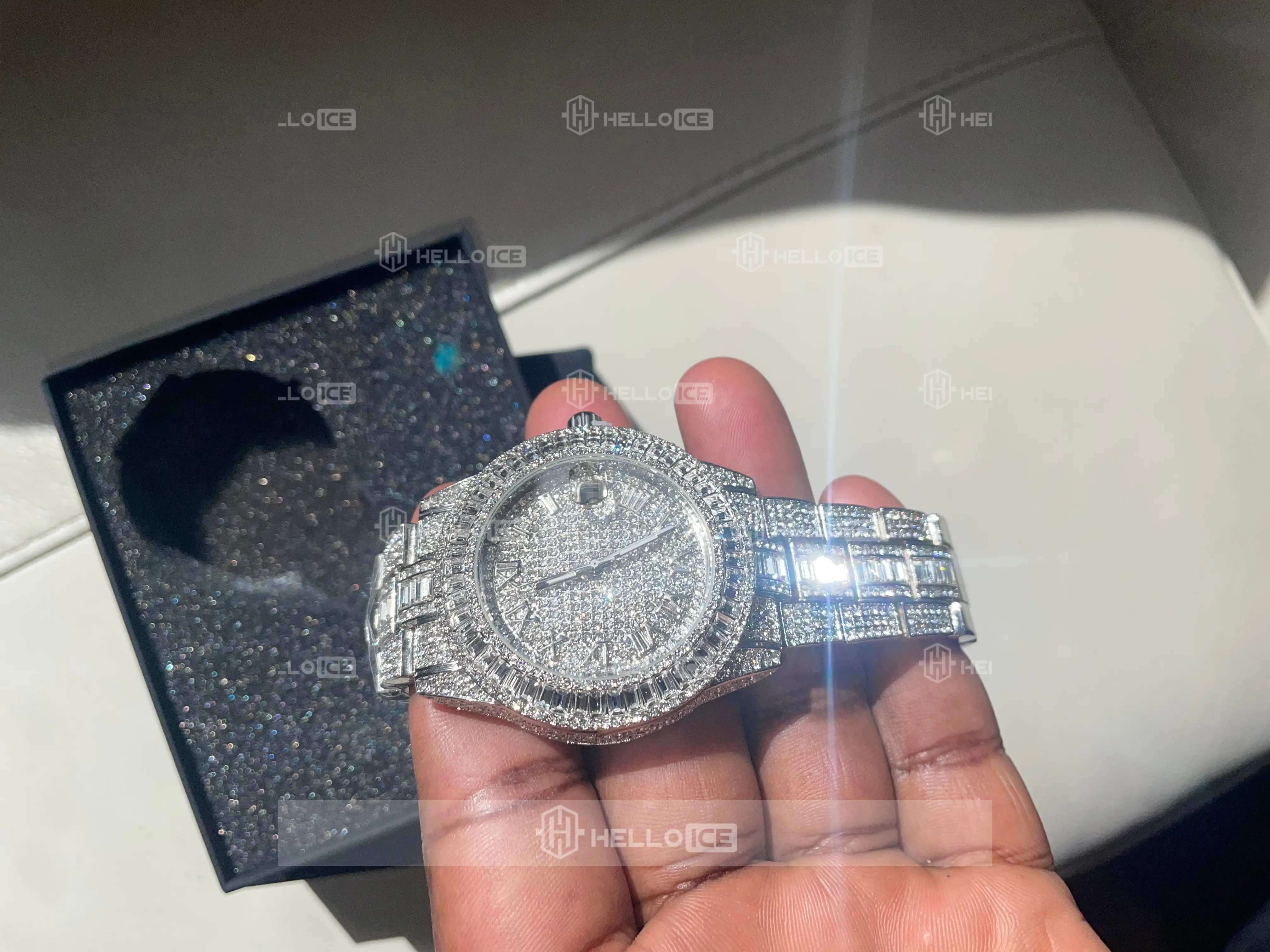 Helloice Review Image