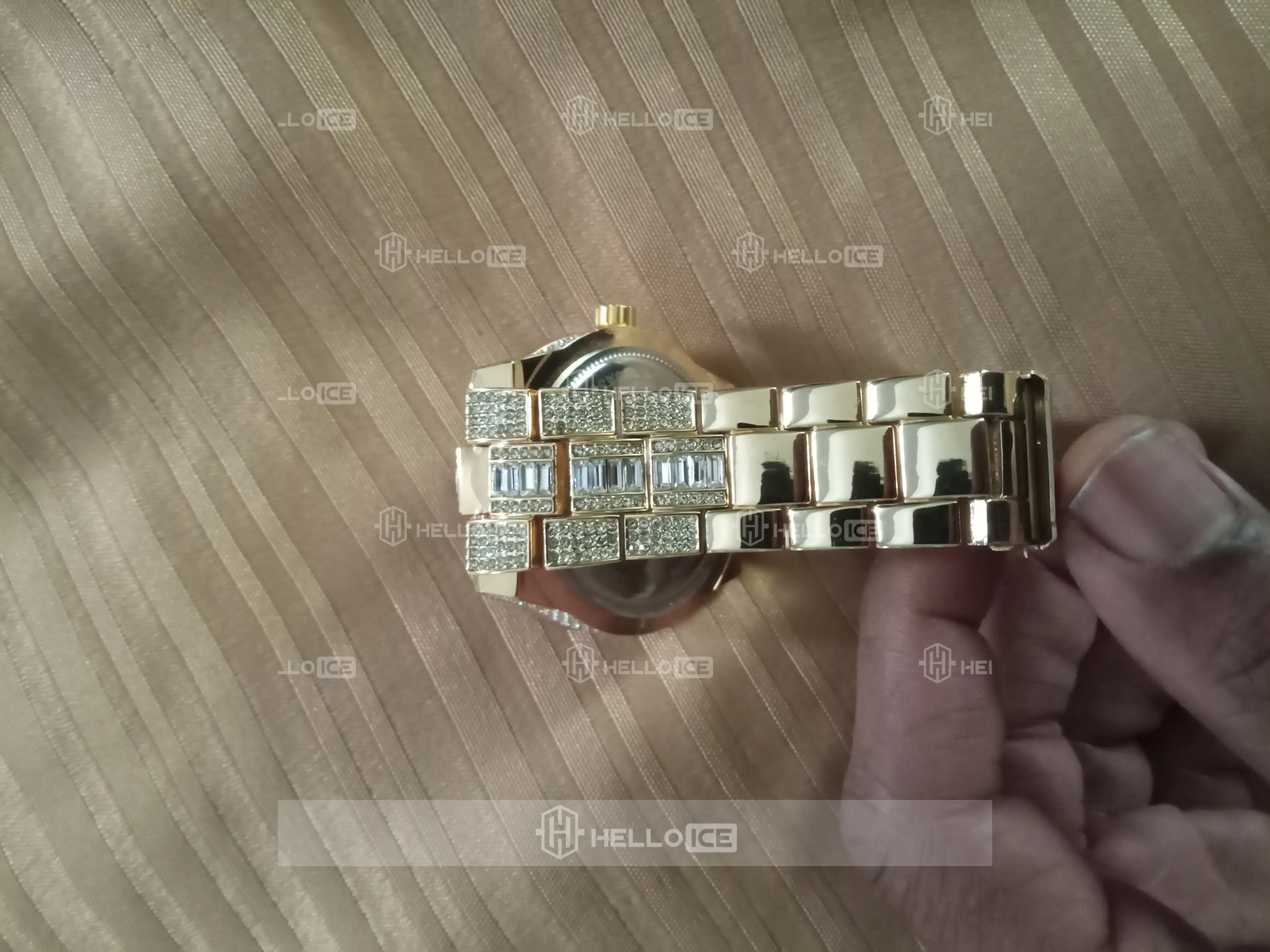 Helloice Review Image