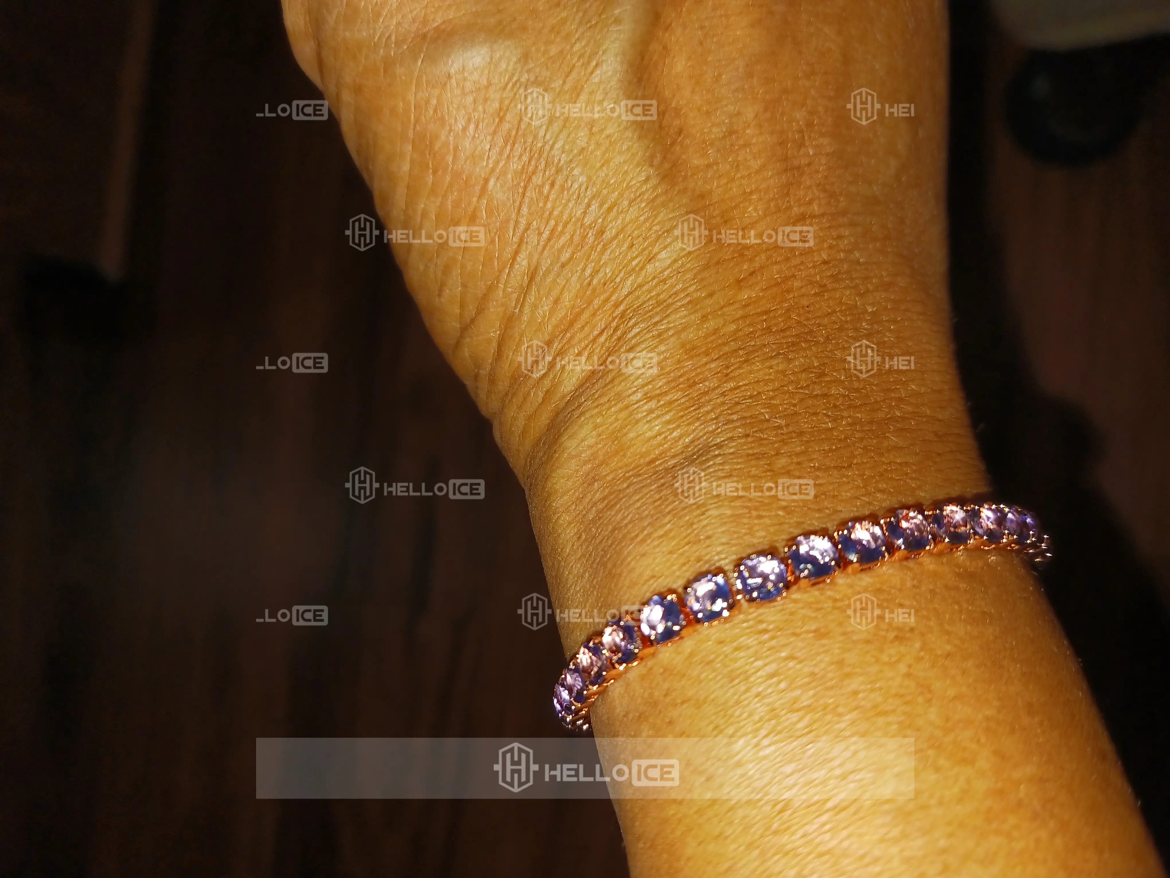 Helloice Review Image