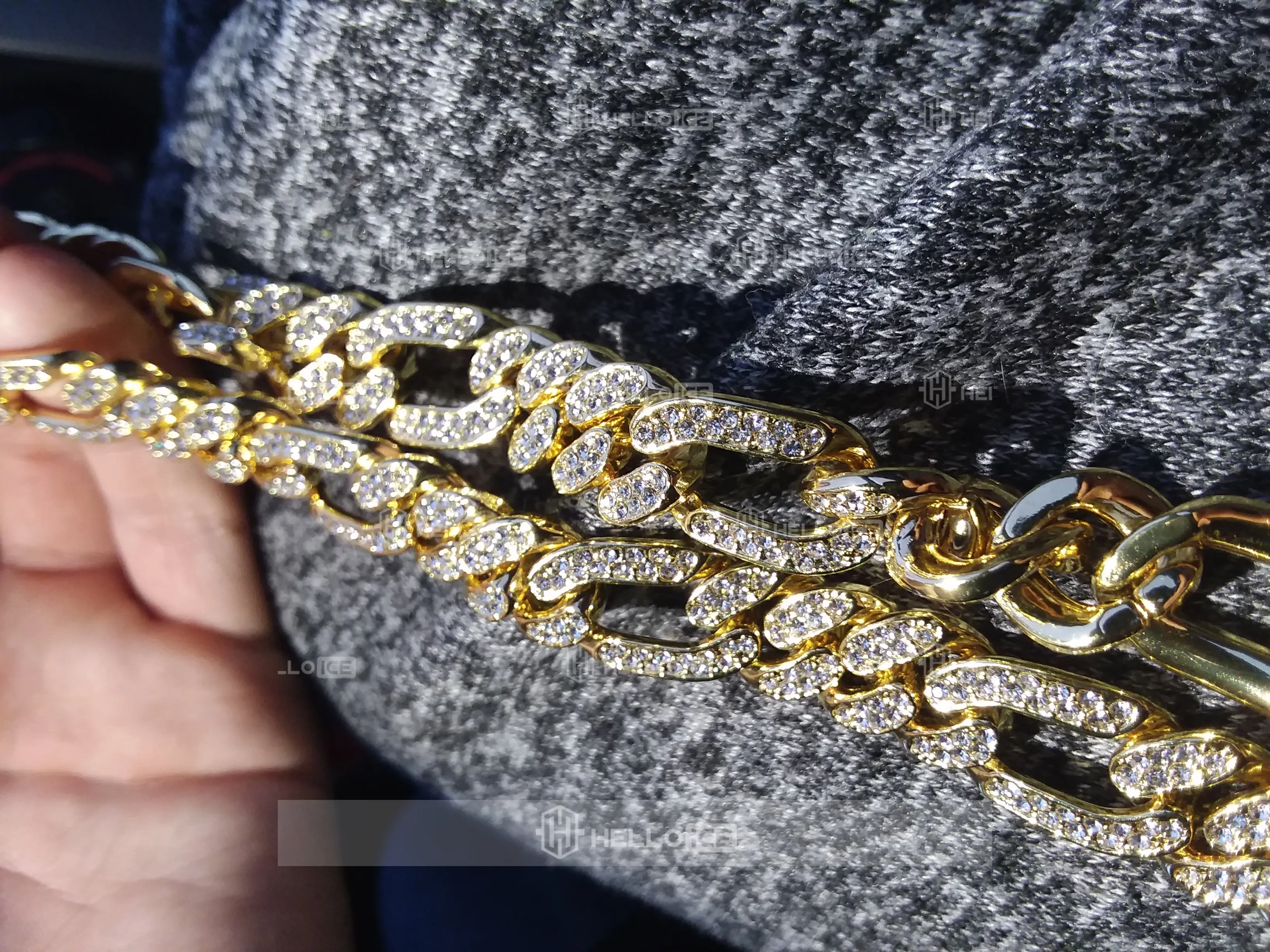 Helloice Review Image