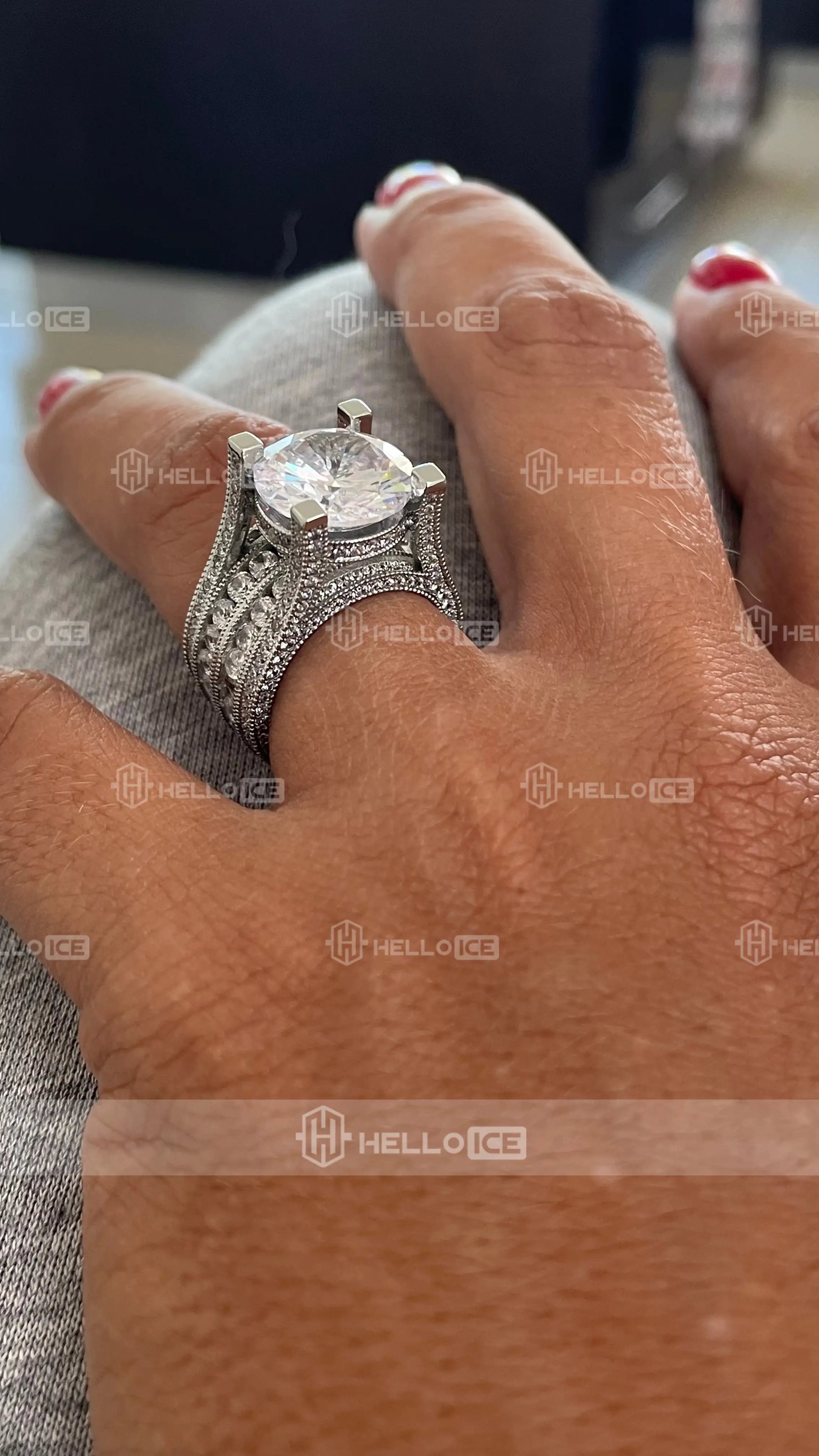 Helloice Review Image