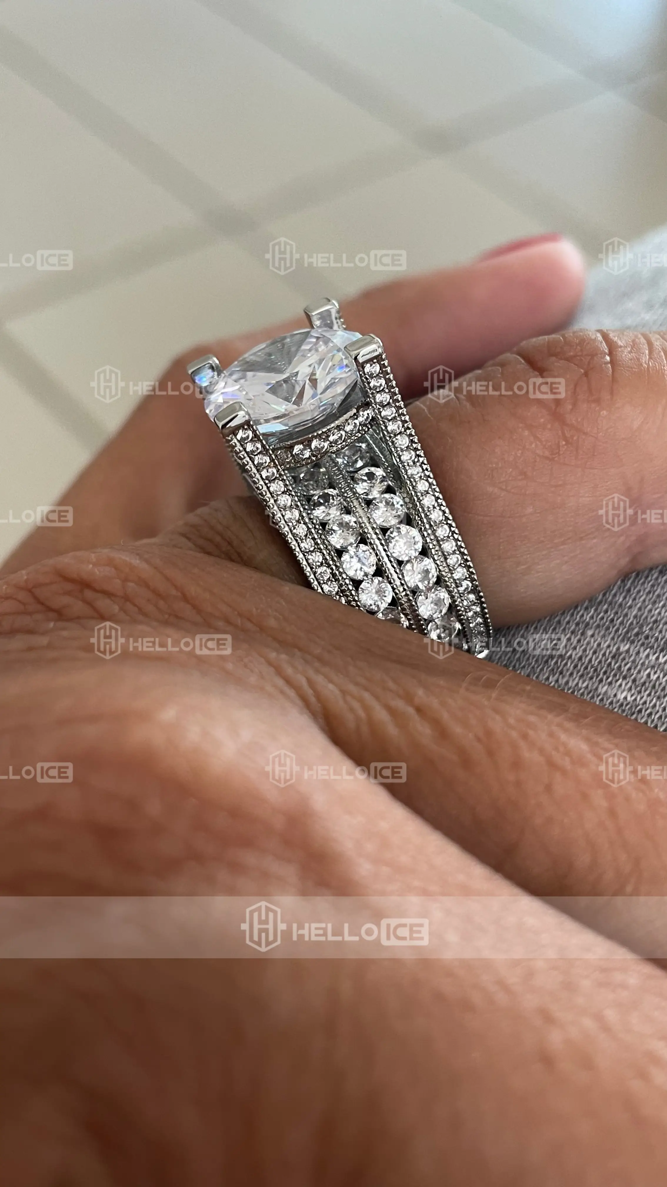 Helloice Review Image