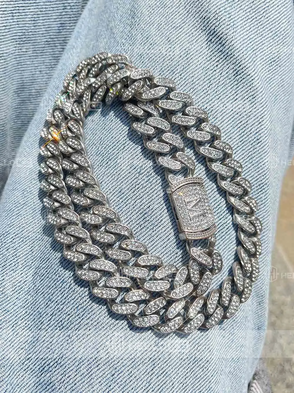 Helloice Review Image