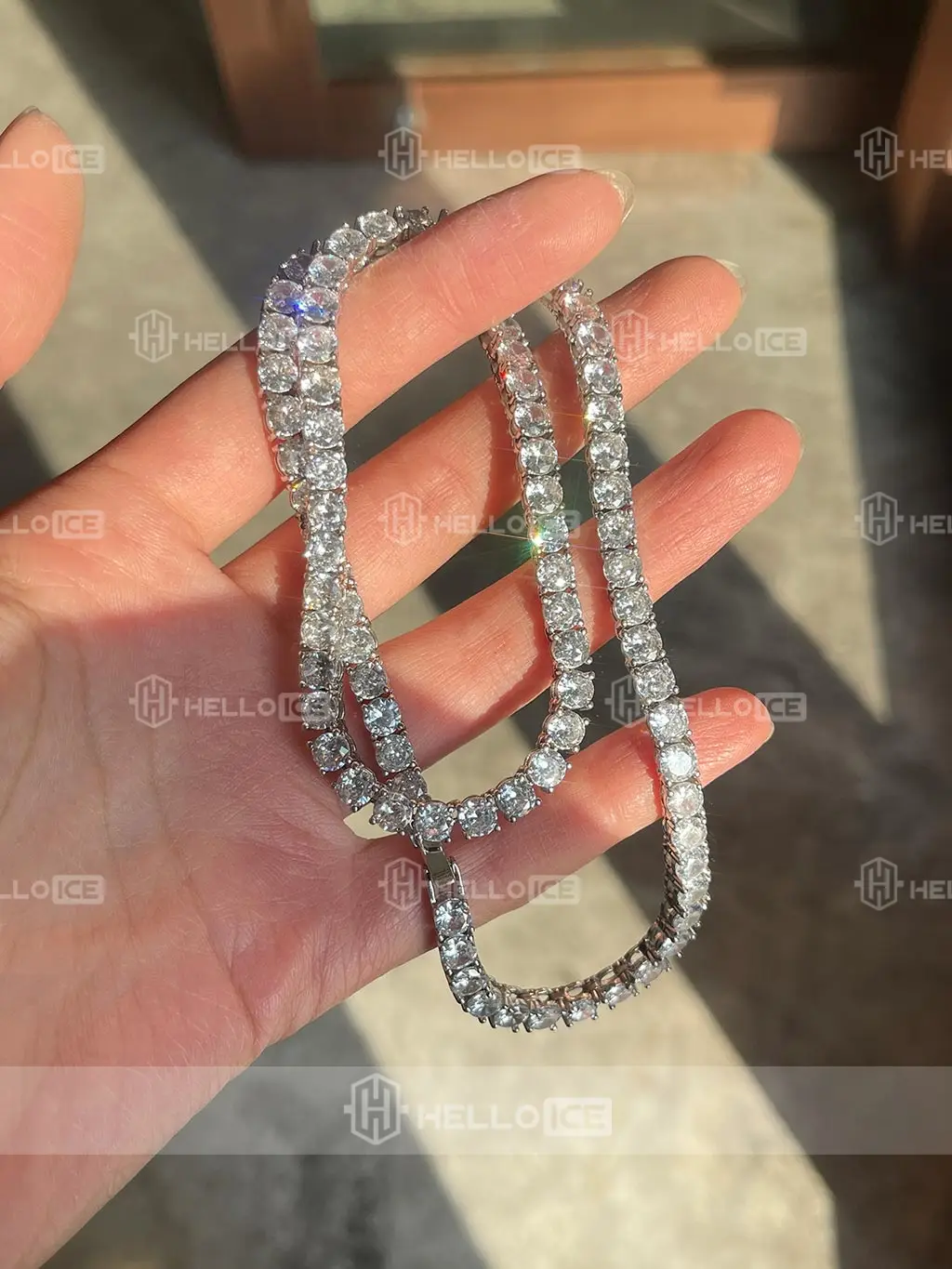 Helloice Review Image