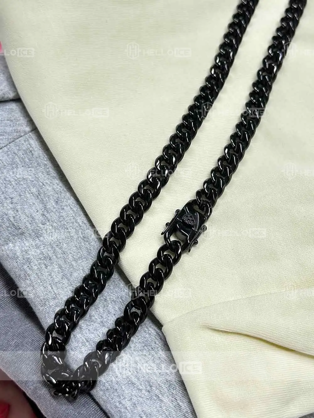 Helloice Review Image