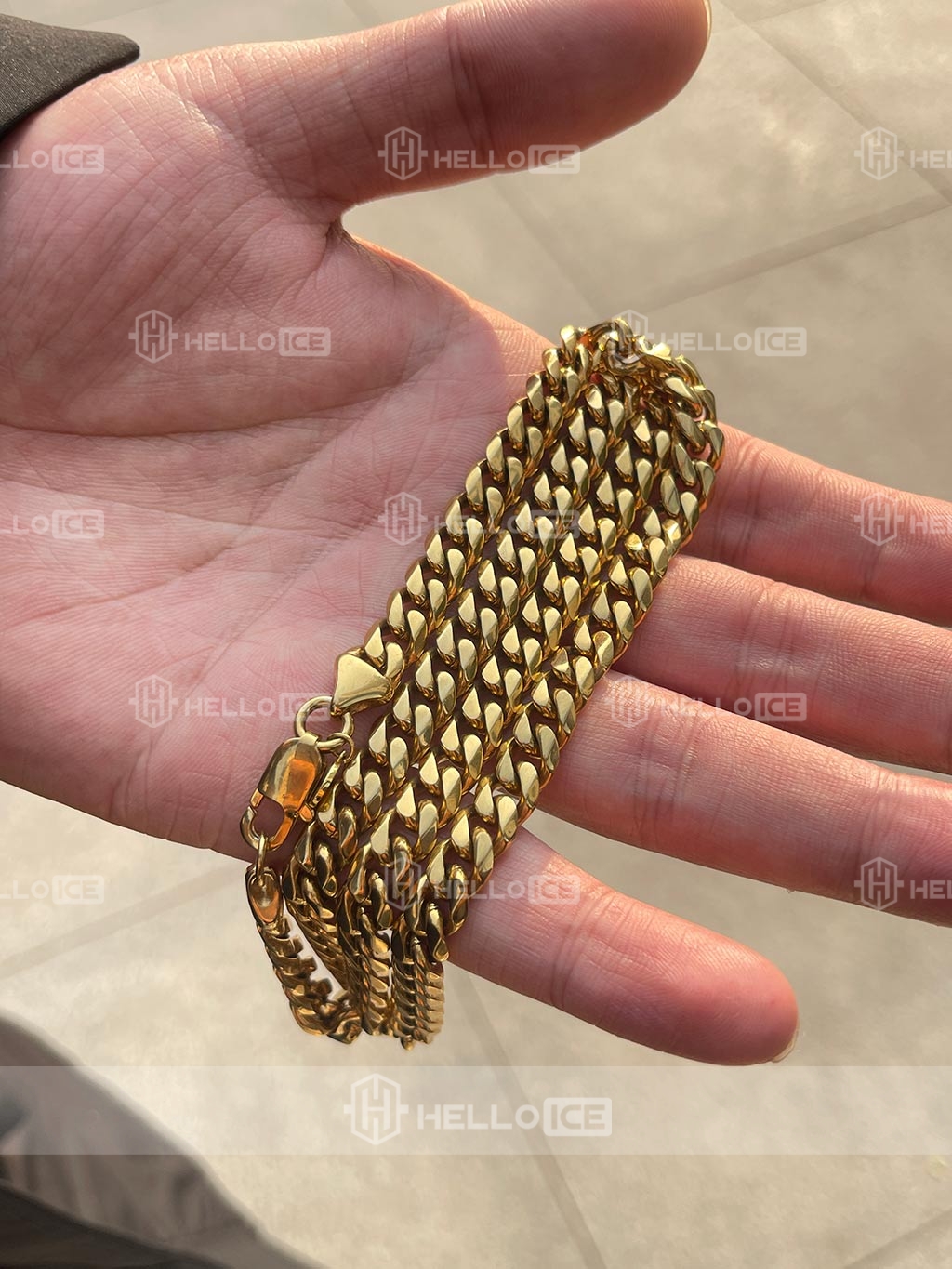 Helloice Review Image