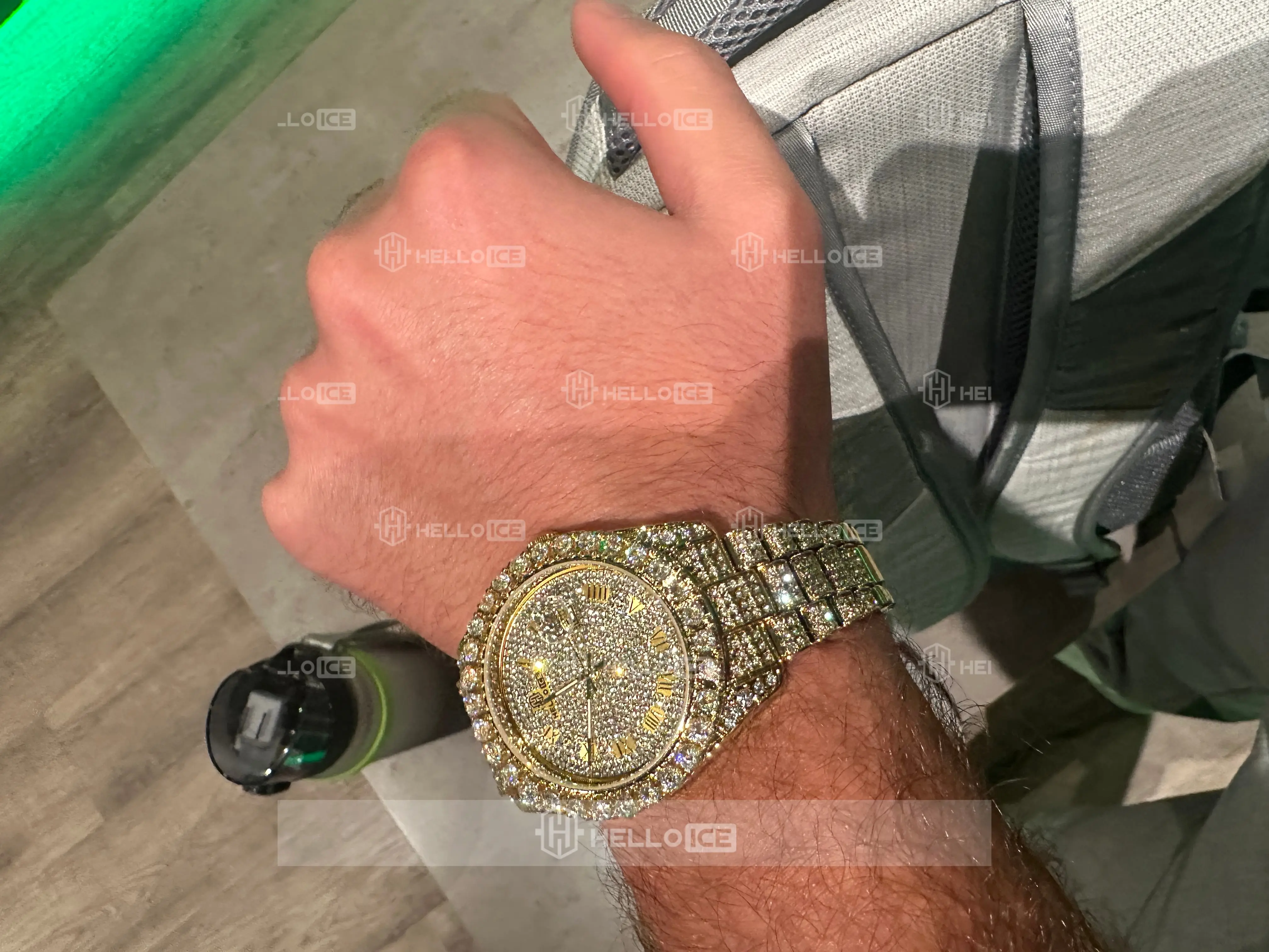 Helloice Review Image