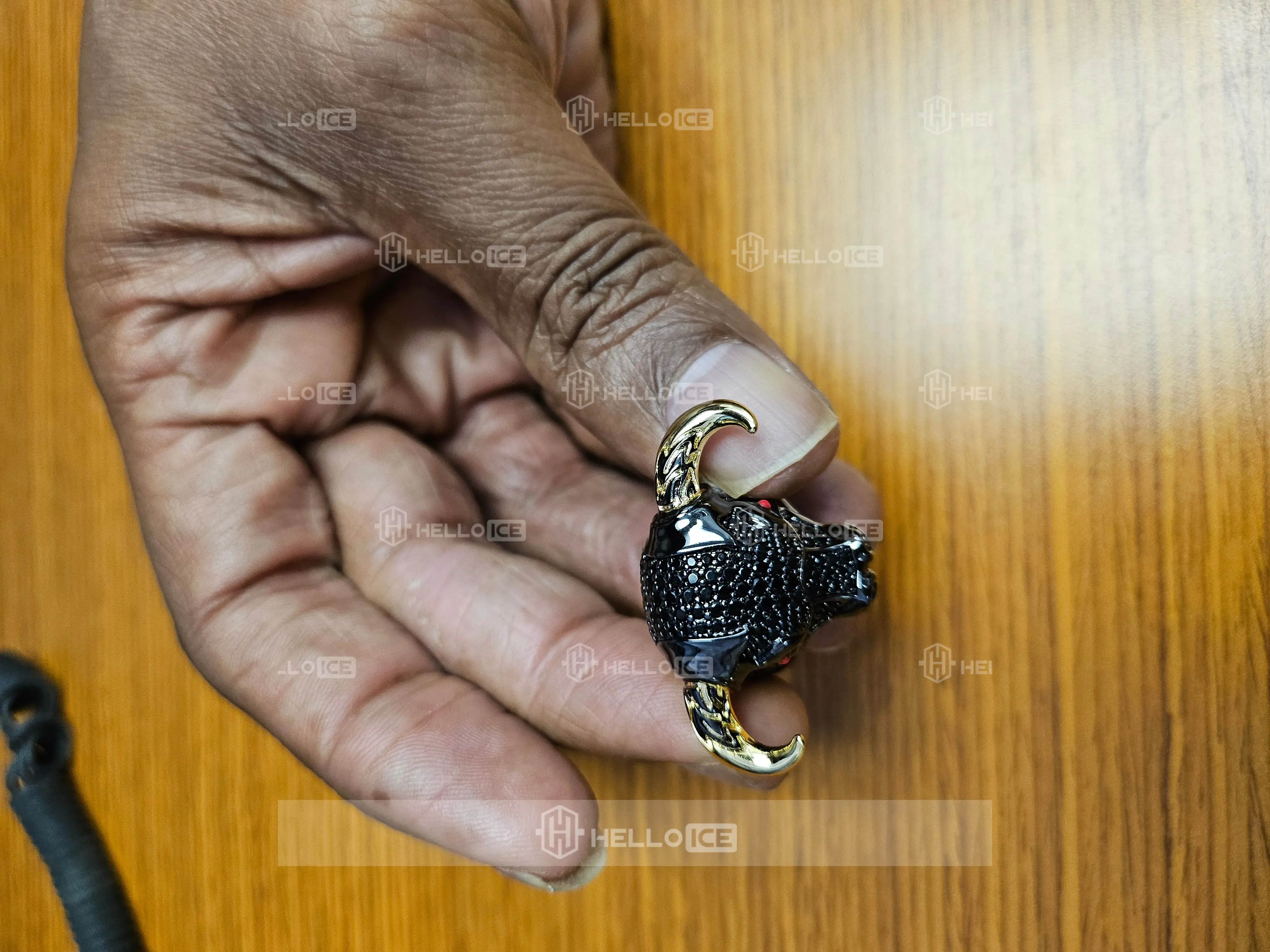 Helloice Review Image