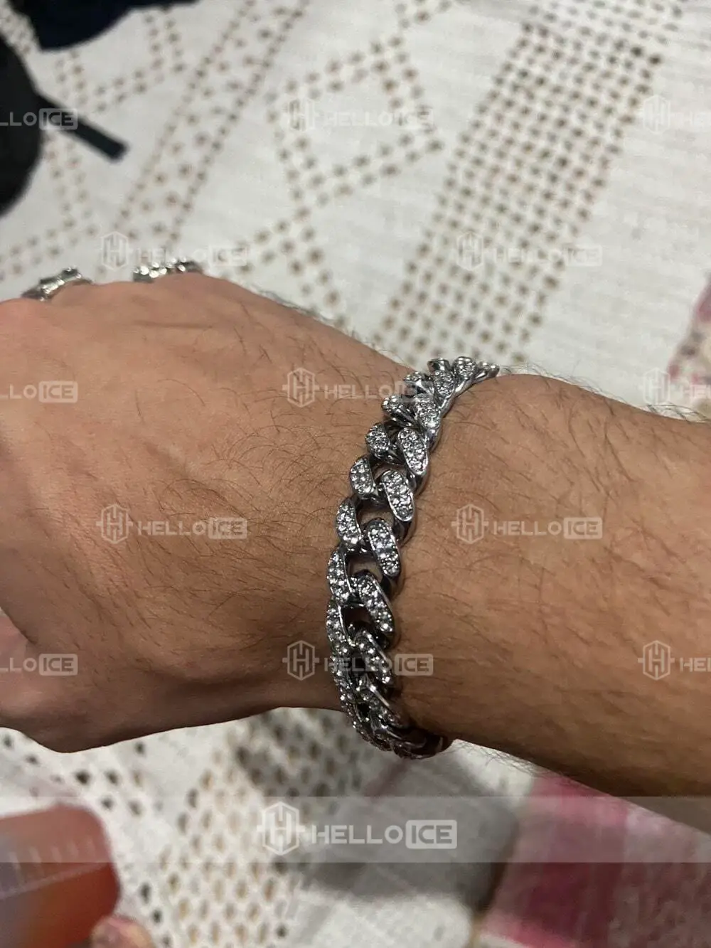 Helloice Review Image