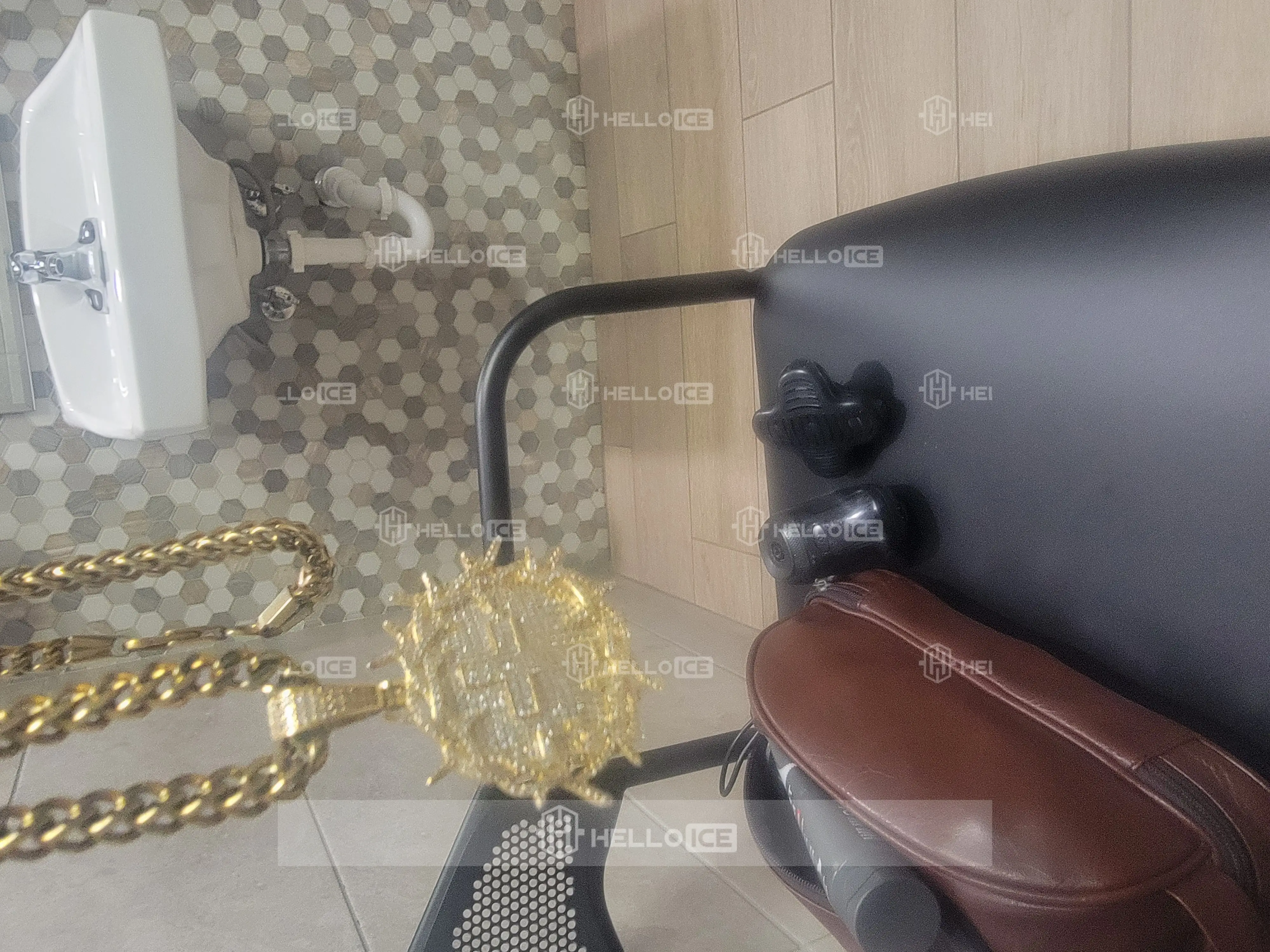 Helloice Review Image