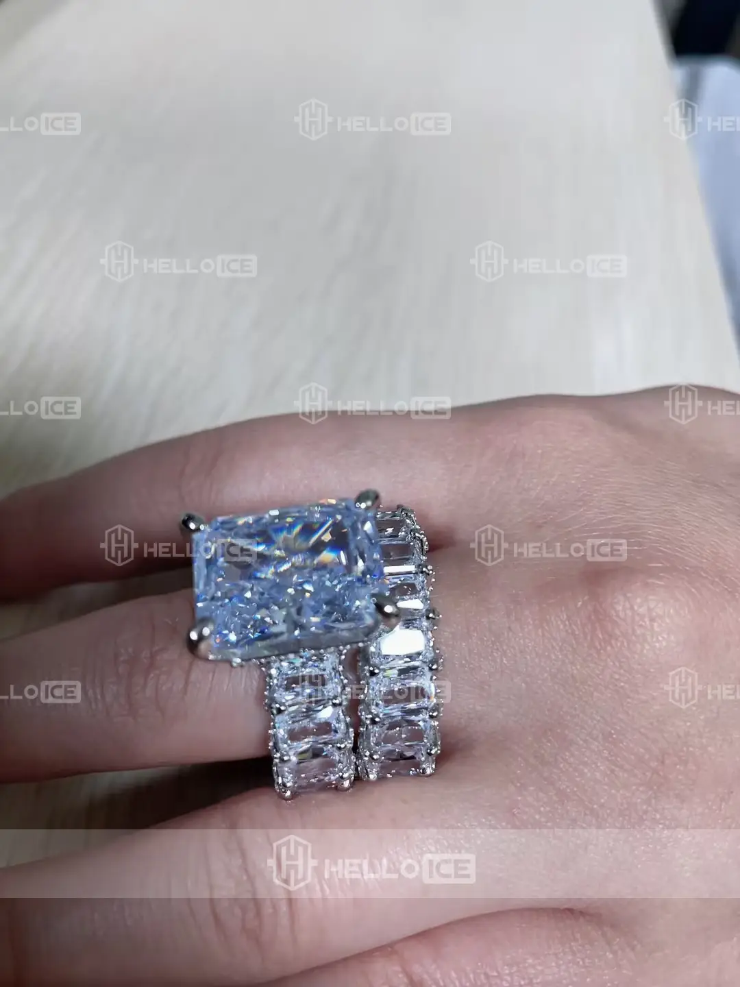 Helloice Review Image