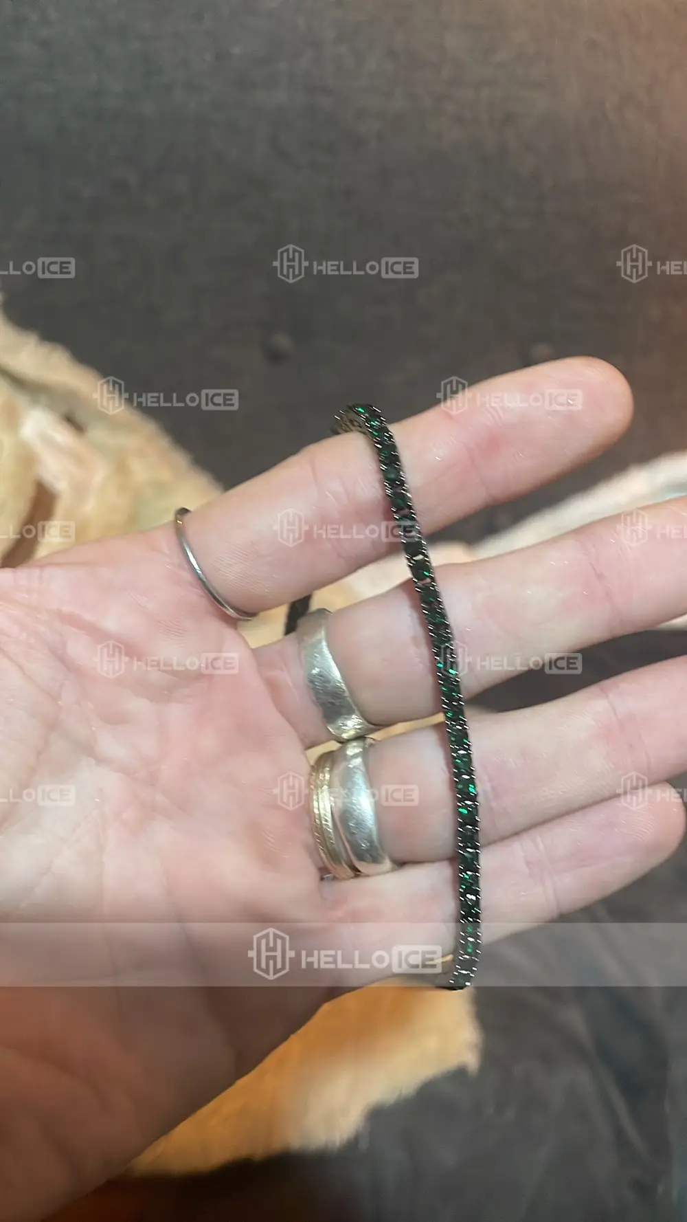 Helloice Review Image