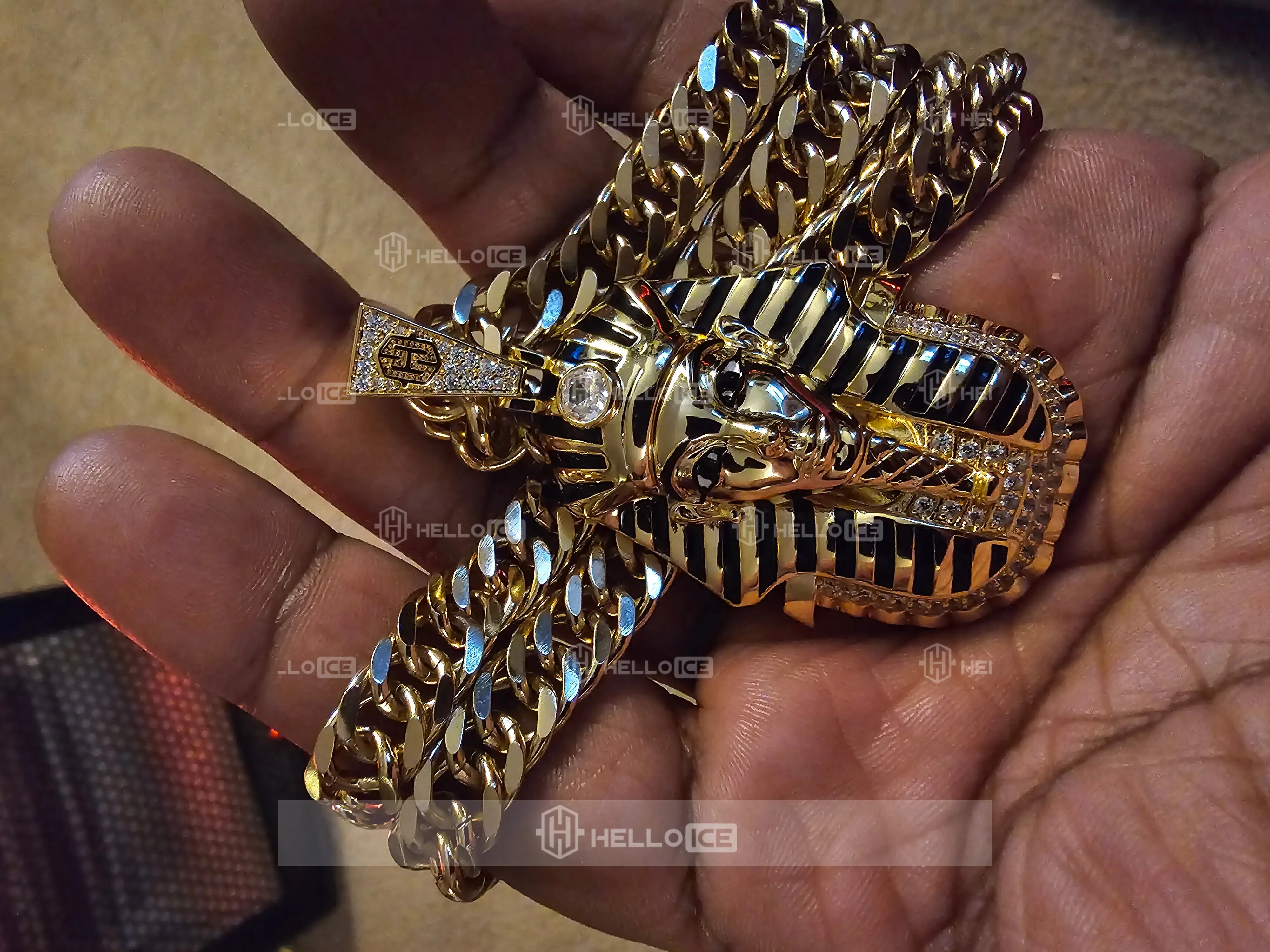 Helloice Review Image