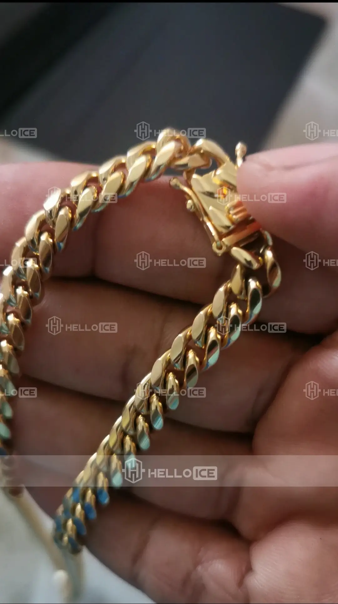 Helloice Review Image