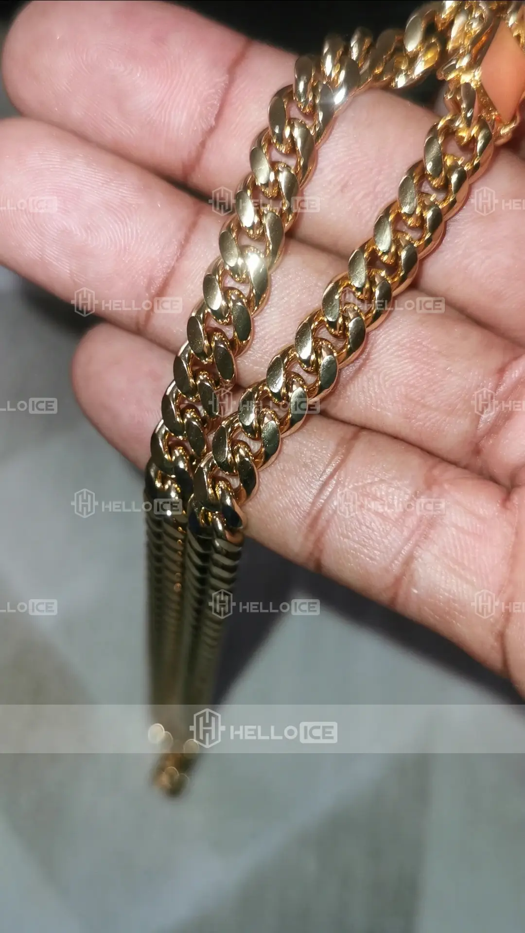 Helloice Review Image