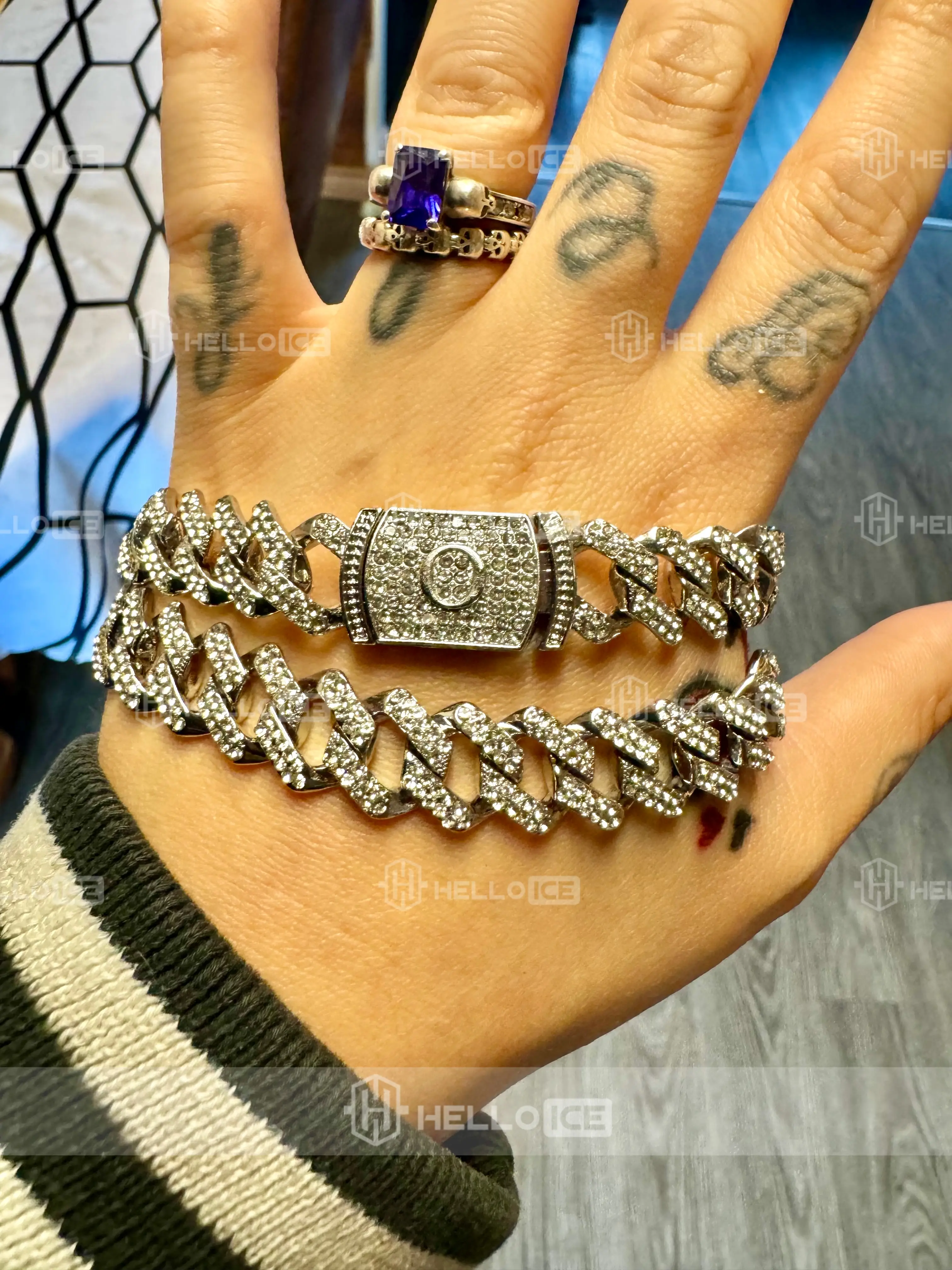 Helloice Review Image